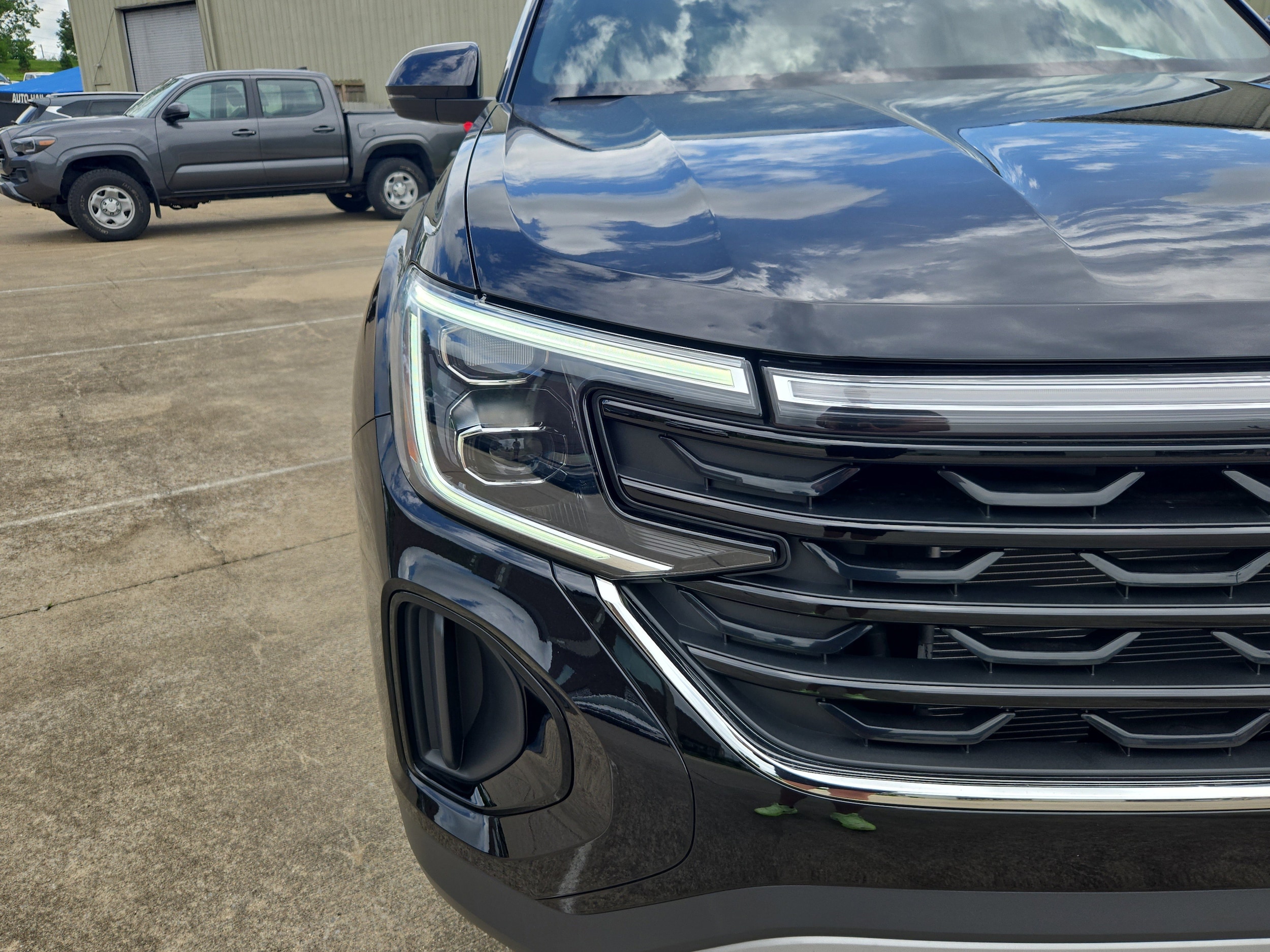 Used 2025 Volkswagen Atlas Cross Sport SE with VIN 1V2DE2CA1SC206866 for sale in Brentwood, TN