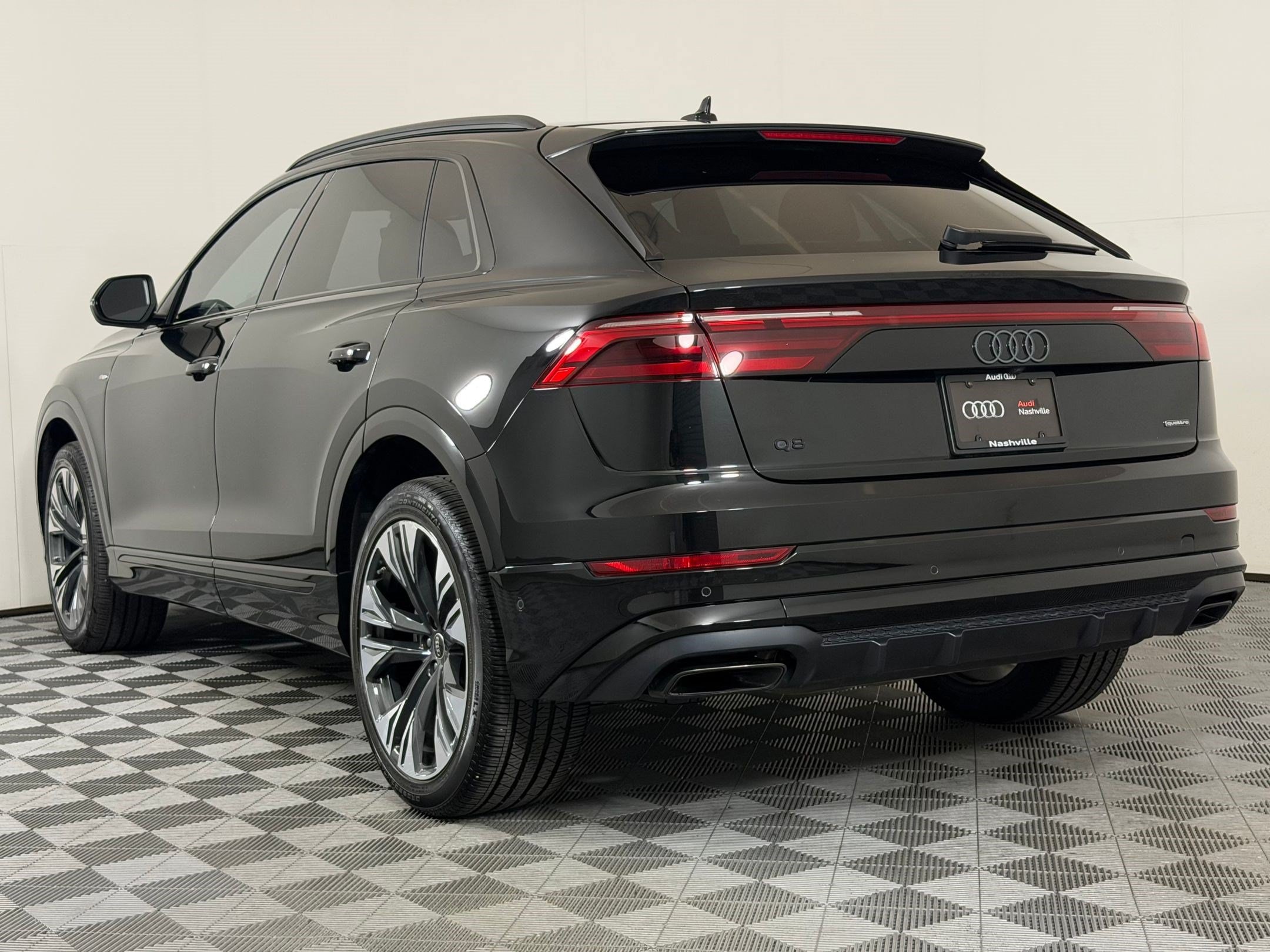 Q8 Premium Plus SUV