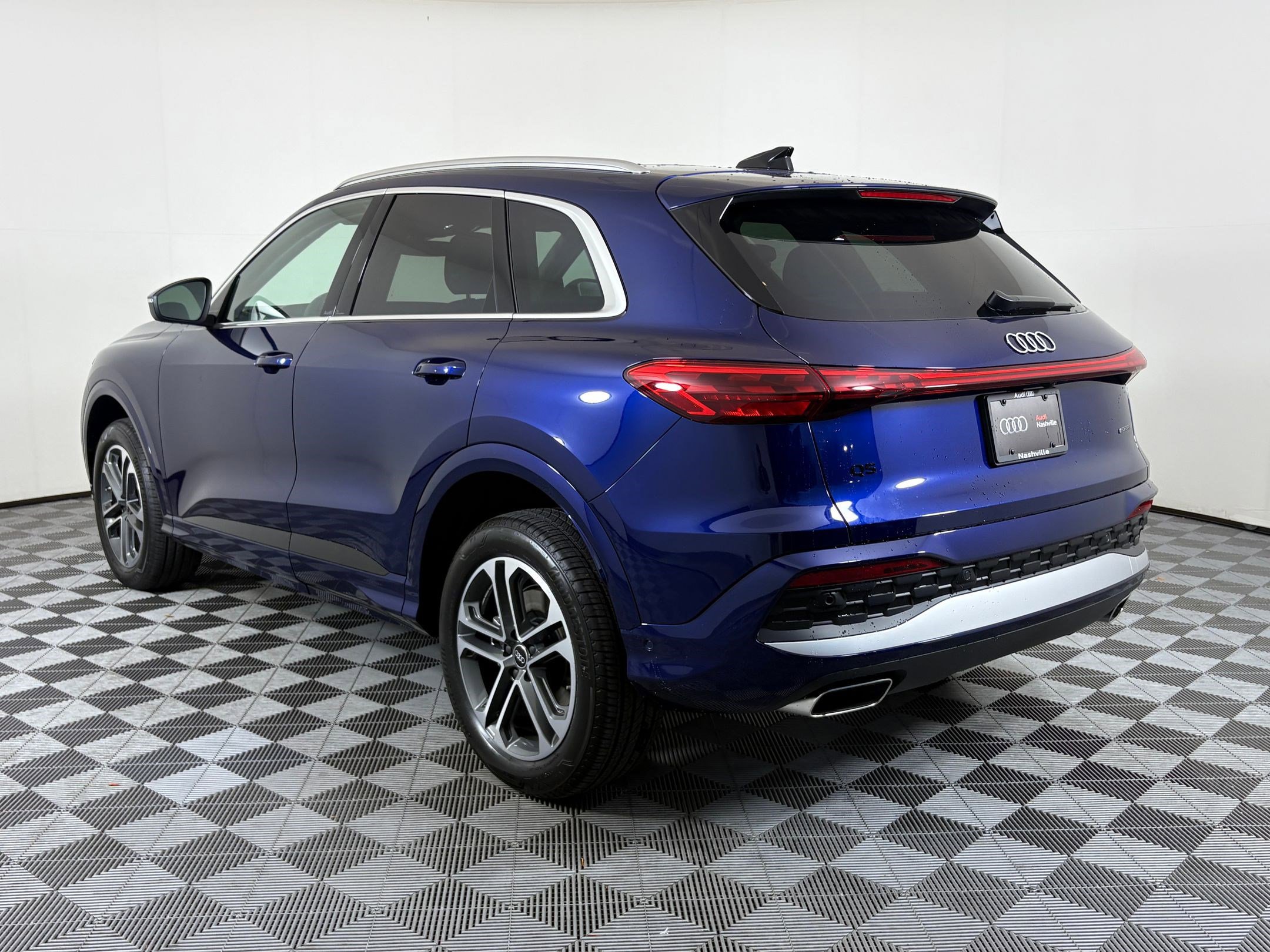 2025 Audi Q5 2.0T Premium Plus photo 2