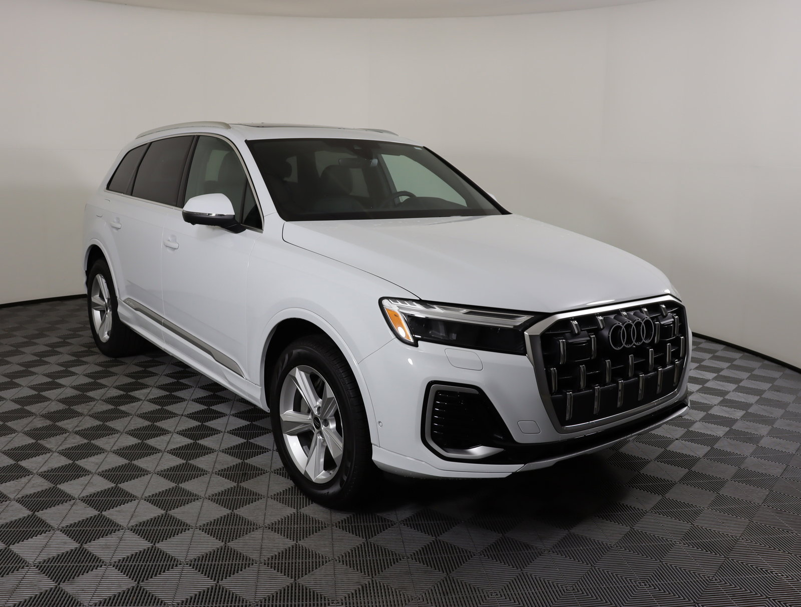 Used 2025 Audi Q7 Premium with VIN WA1ACBF78SD002337 for sale in Brentwood, TN