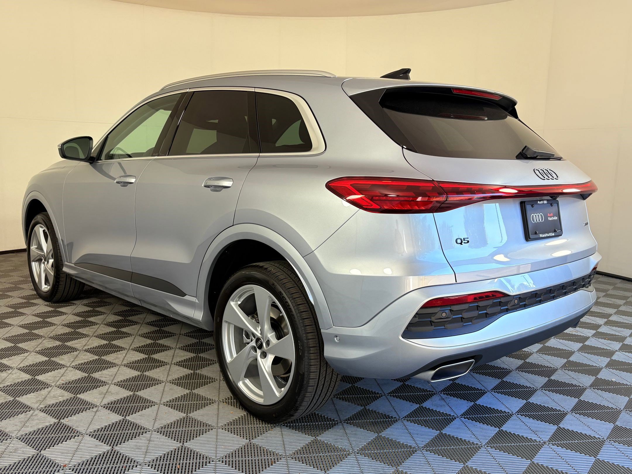 2025 Audi Q5 2.0T Premium Plus photo 3