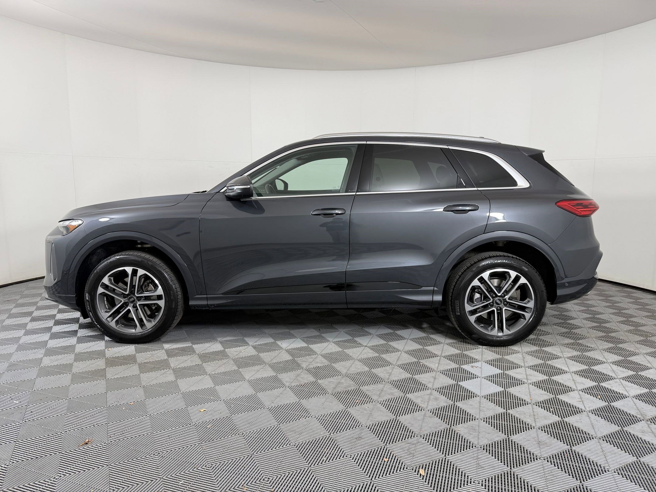 2025 Audi Q5 2.0T Premium photo 2