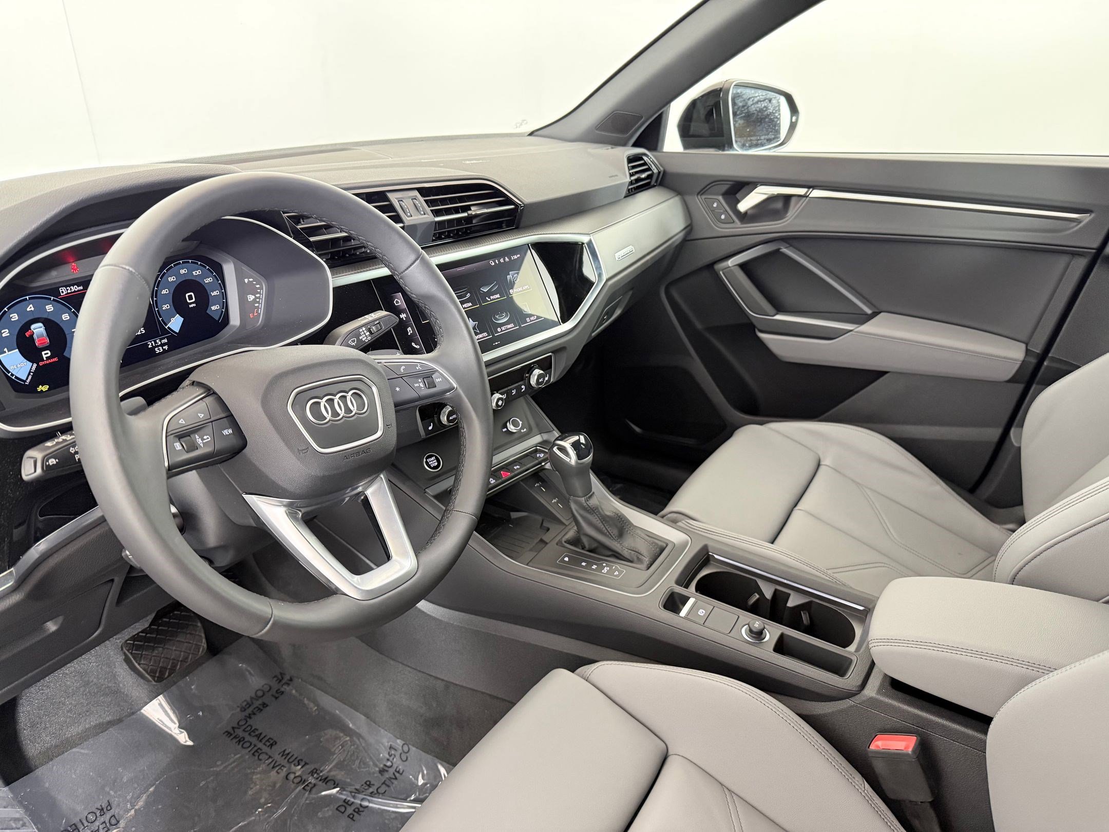 2025 Audi Q3 45 TFSI S line Premium photo 4