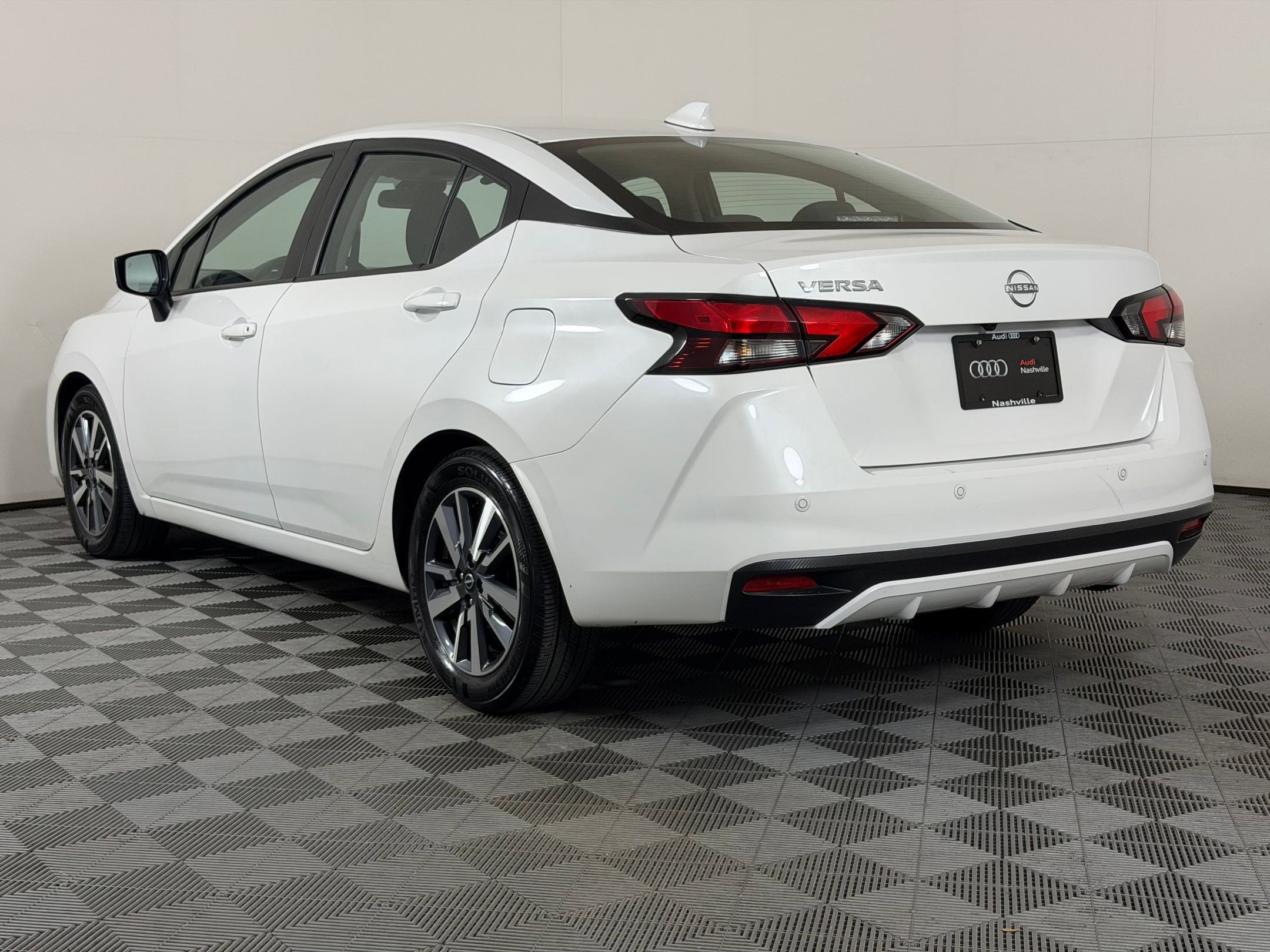 Versa SV Sedan