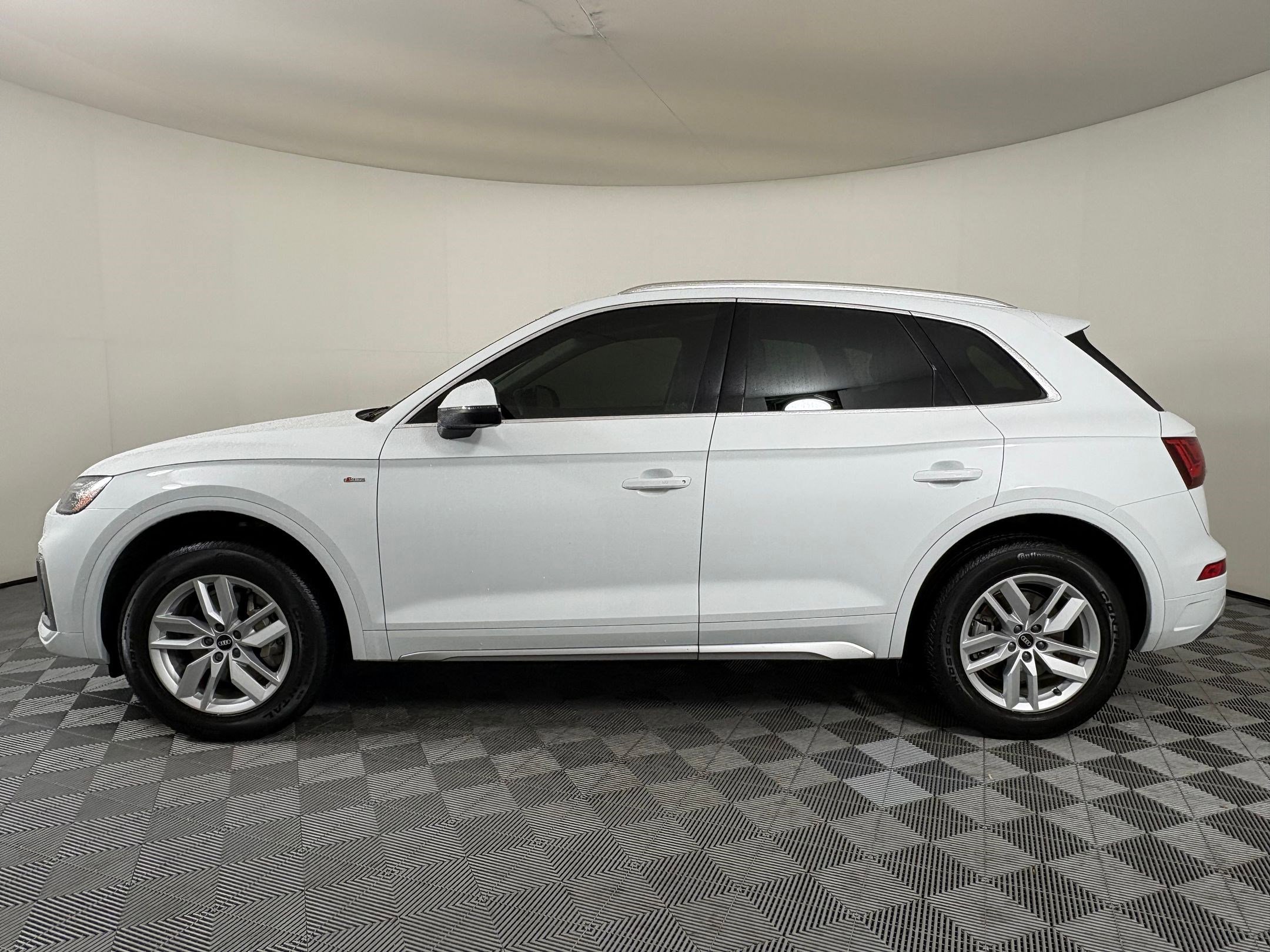 2022 Audi Q5 S line Premium photo 2