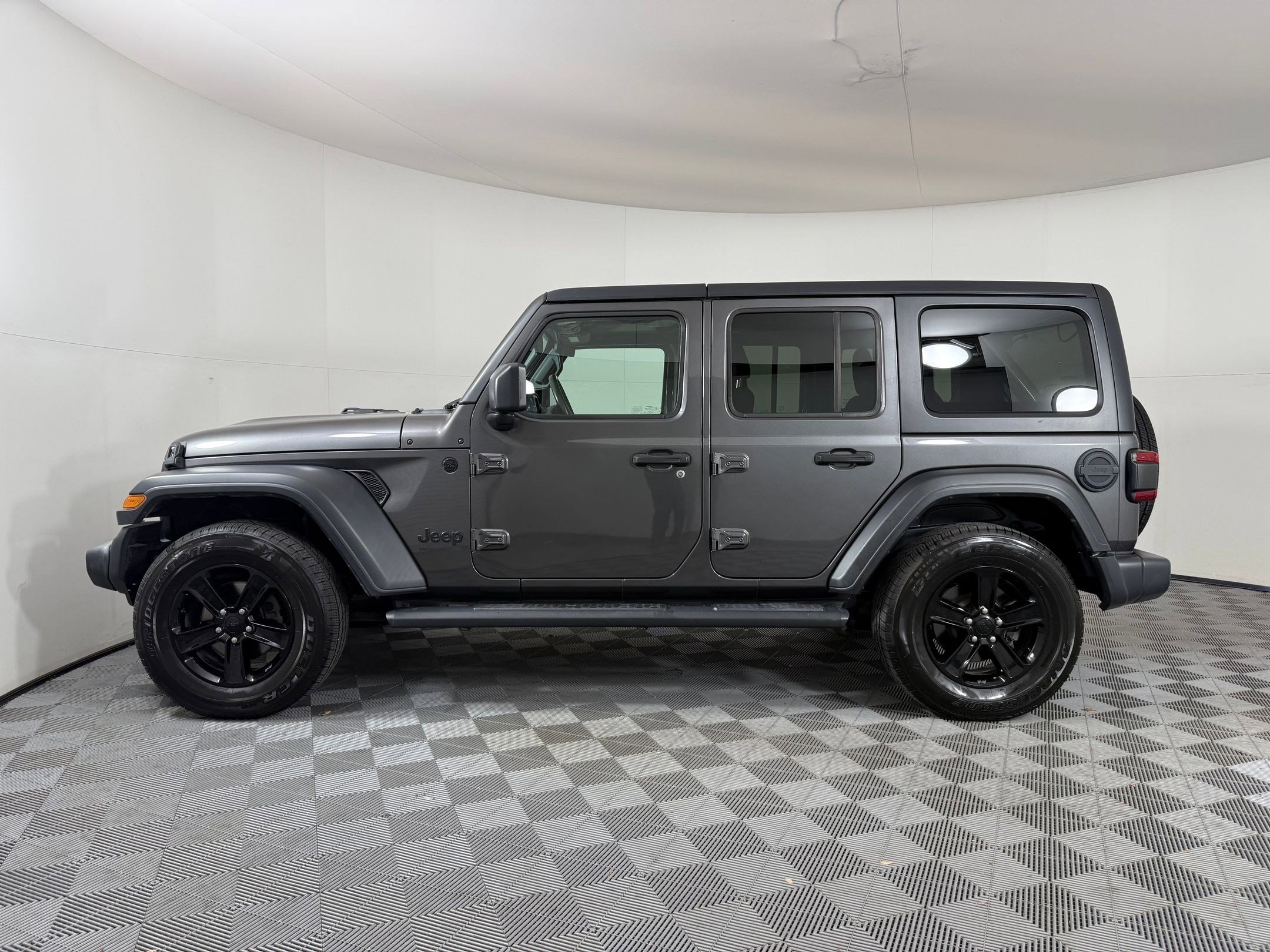 2020 Jeep Wrangler Unlimited Sport Altitude photo 2