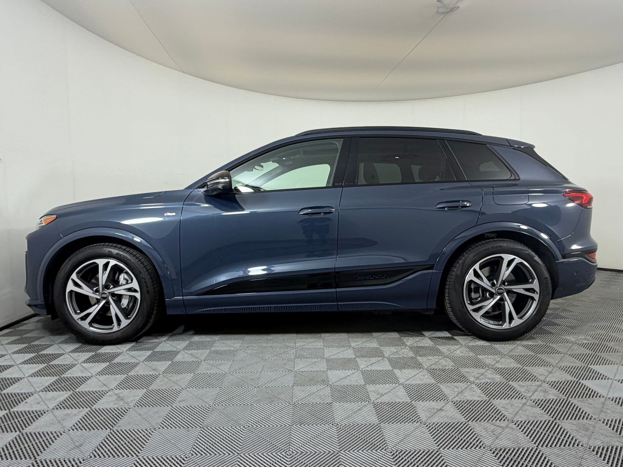 Q6 E-tron Prestige SUV