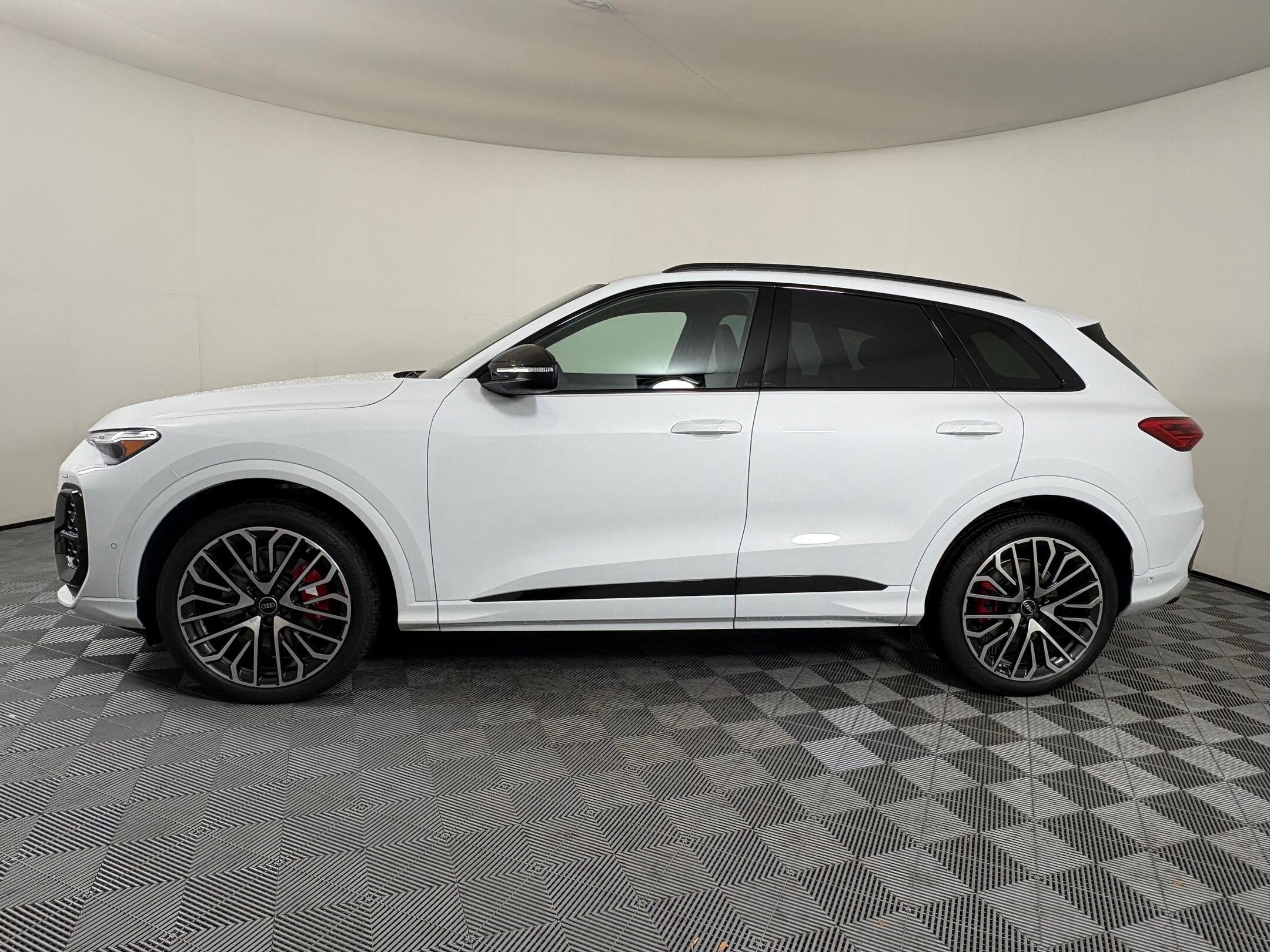 2025 Audi SQ5 Premium Plus photo 2