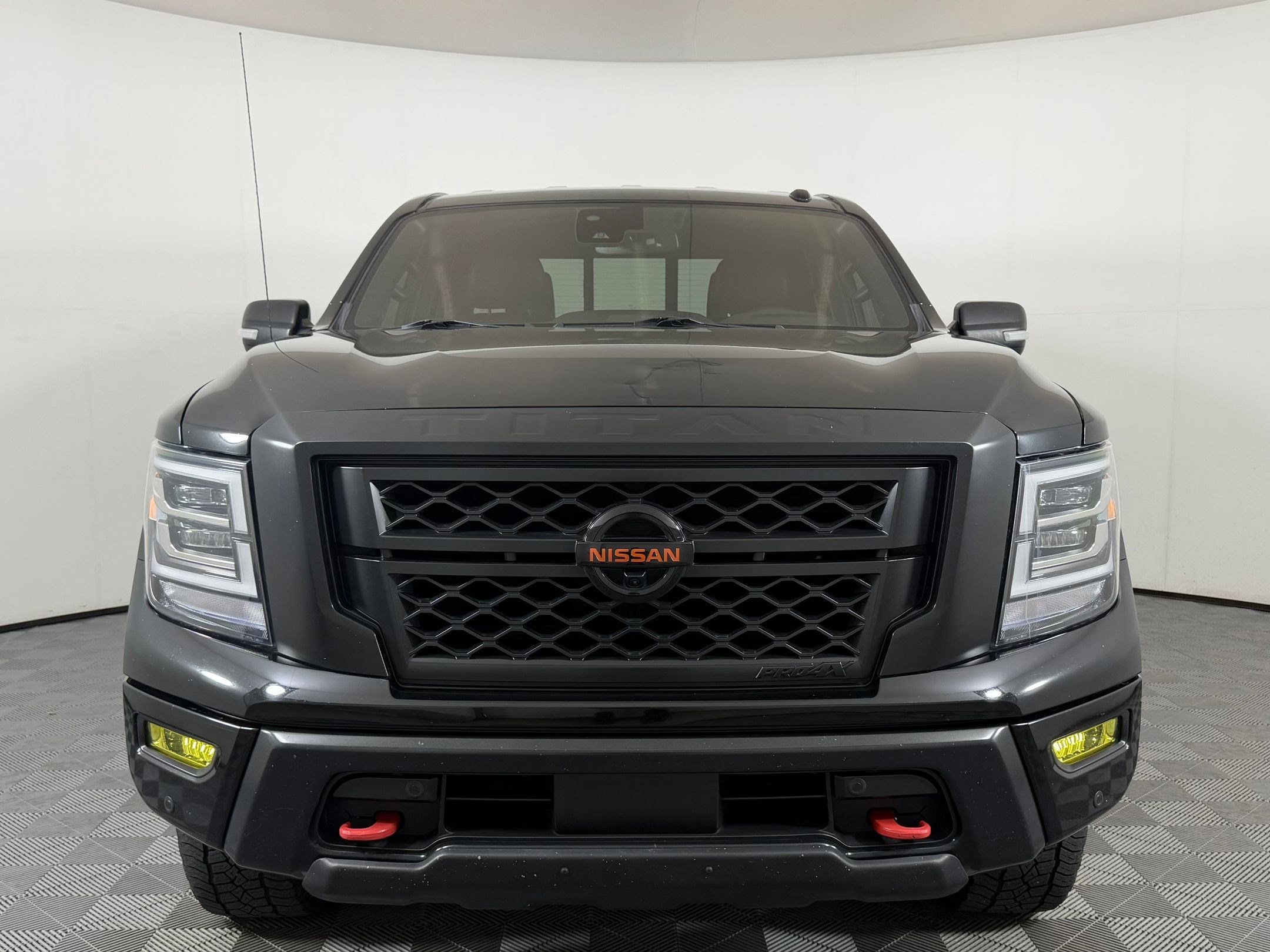 Titan PRO-4X Truck Crew Cab