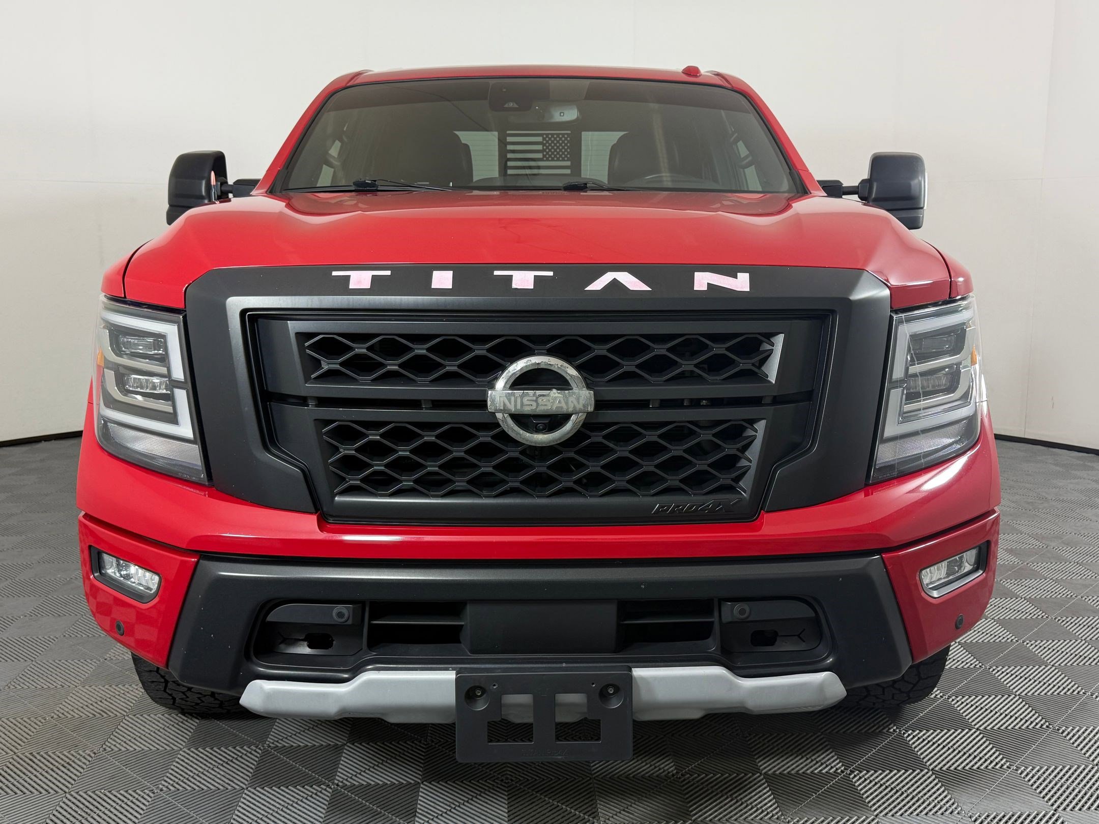Titan PRO-4X Truck Crew Cab