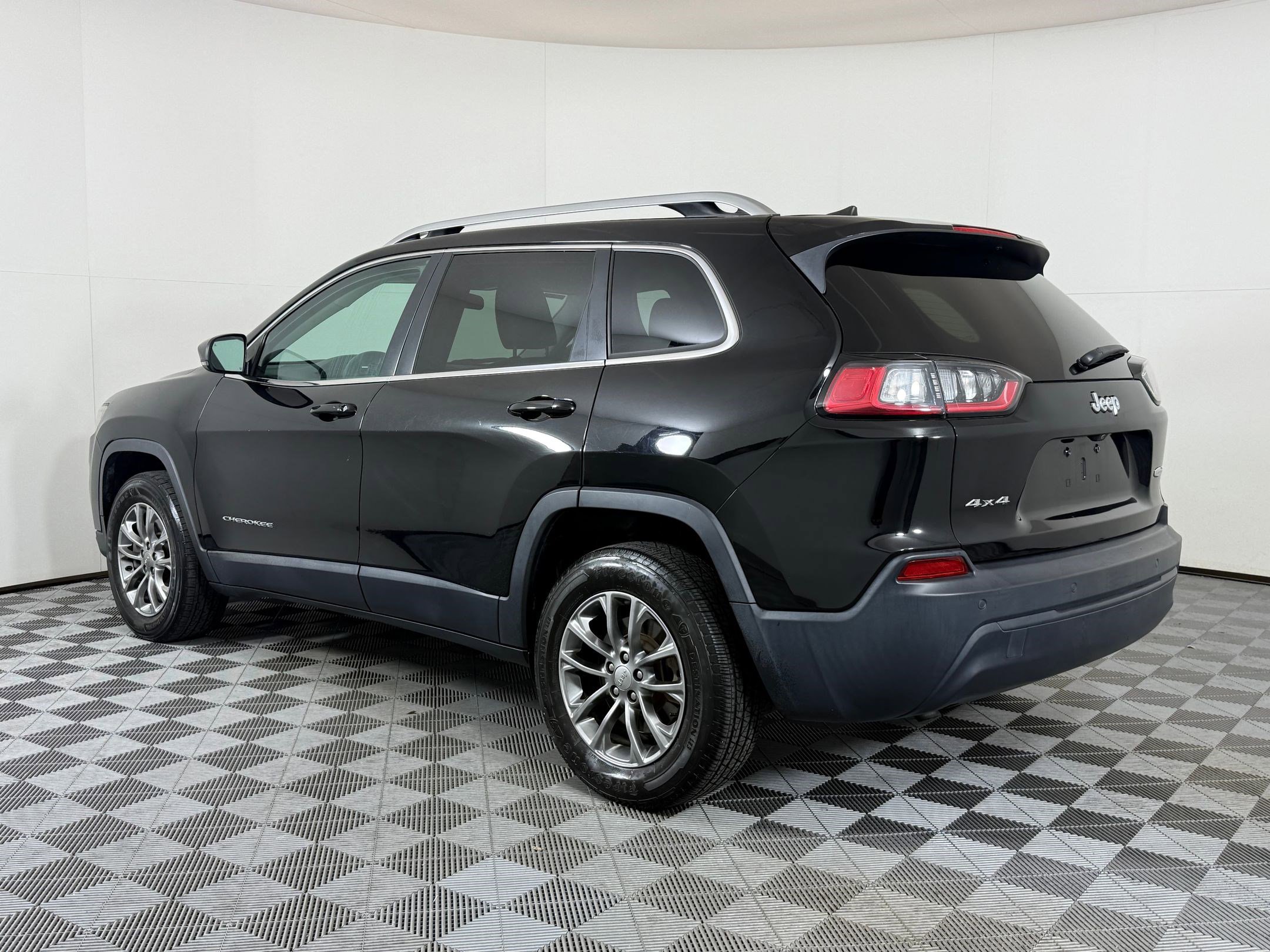 2019 Jeep Cherokee Latitude photo 2