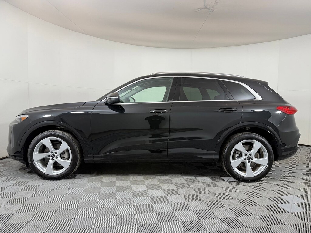 New 2025 Audi Q5 2.0T Prestige SUV