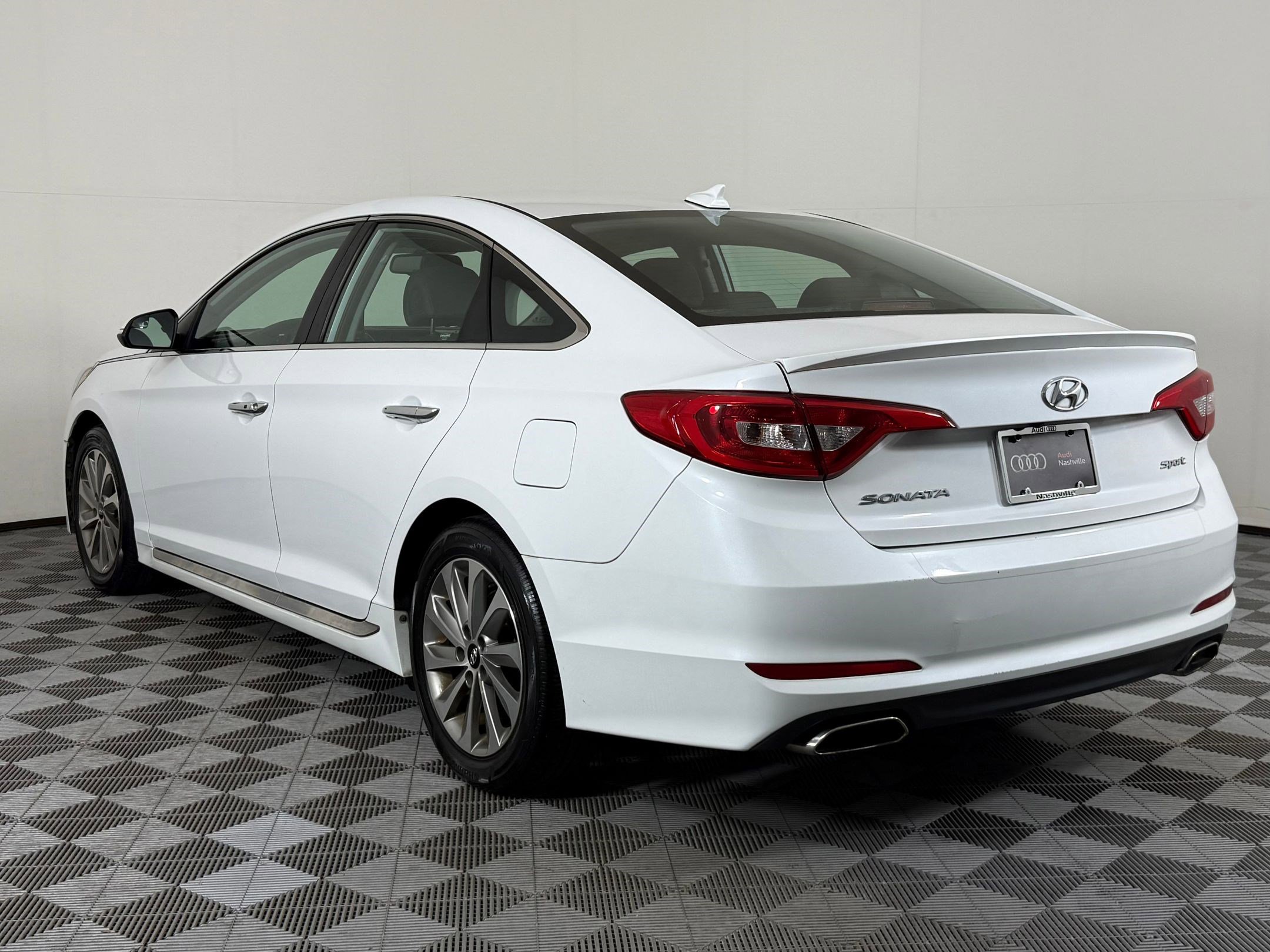 2017 Hyundai Sonata Sport photo 2