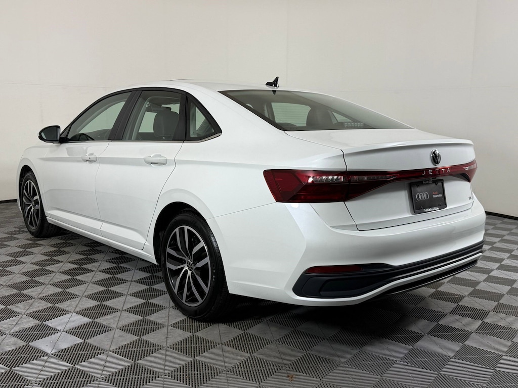 Used 2025 Volkswagen Jetta SE Sedan