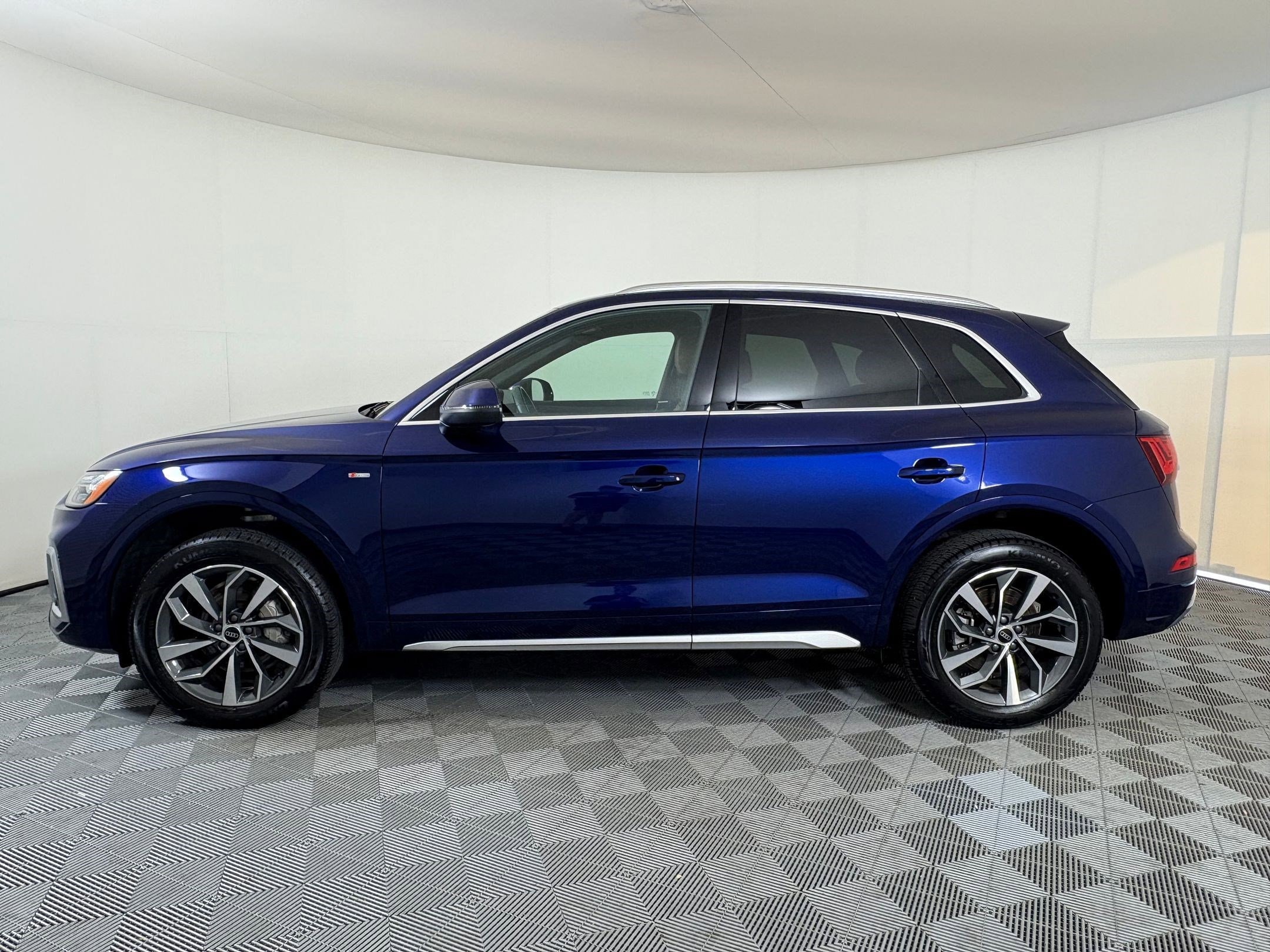 2023 Audi Q5 S line Premium Plus photo 2