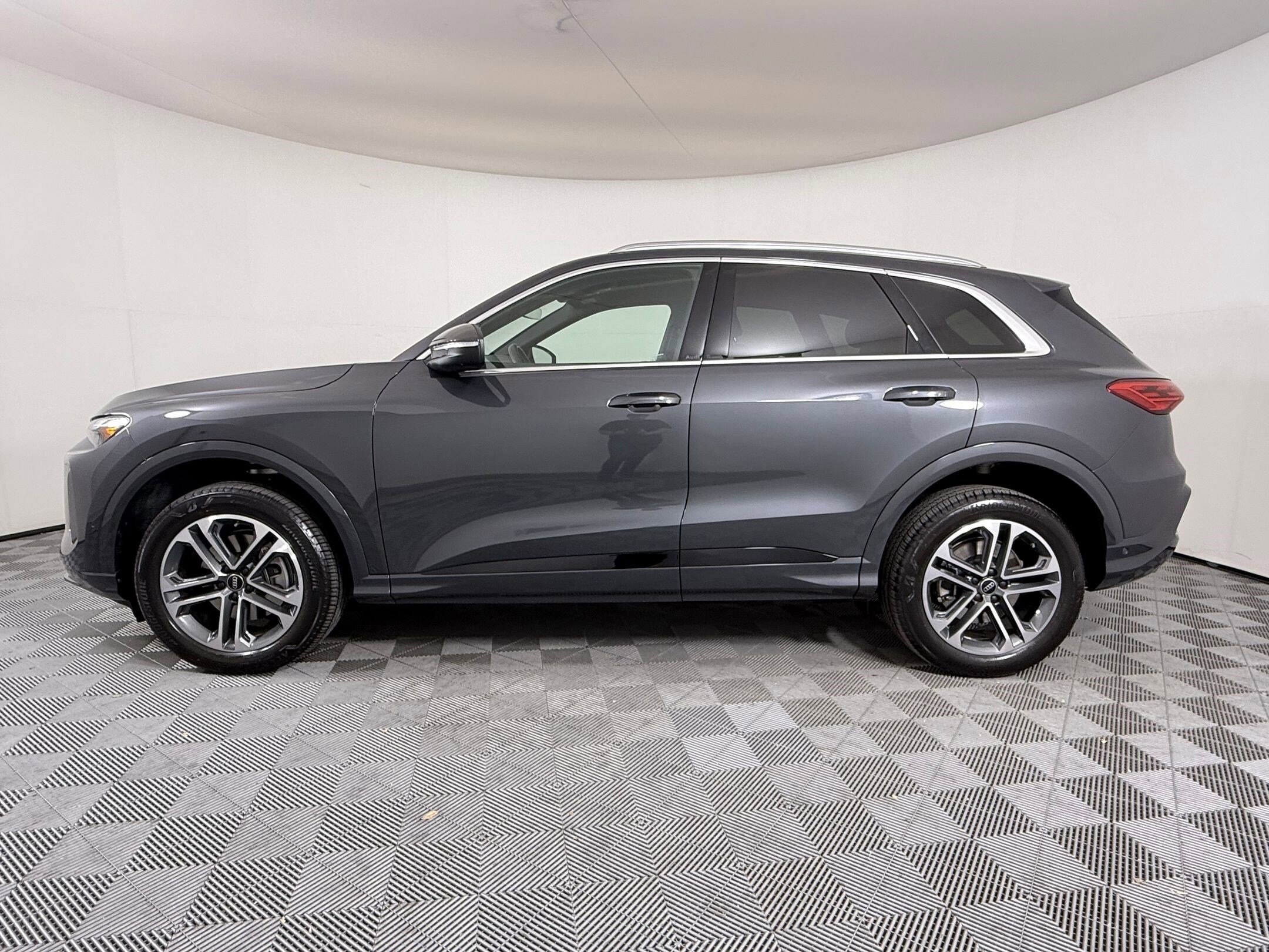 2025 Audi Q5 2.0T Premium photo 2