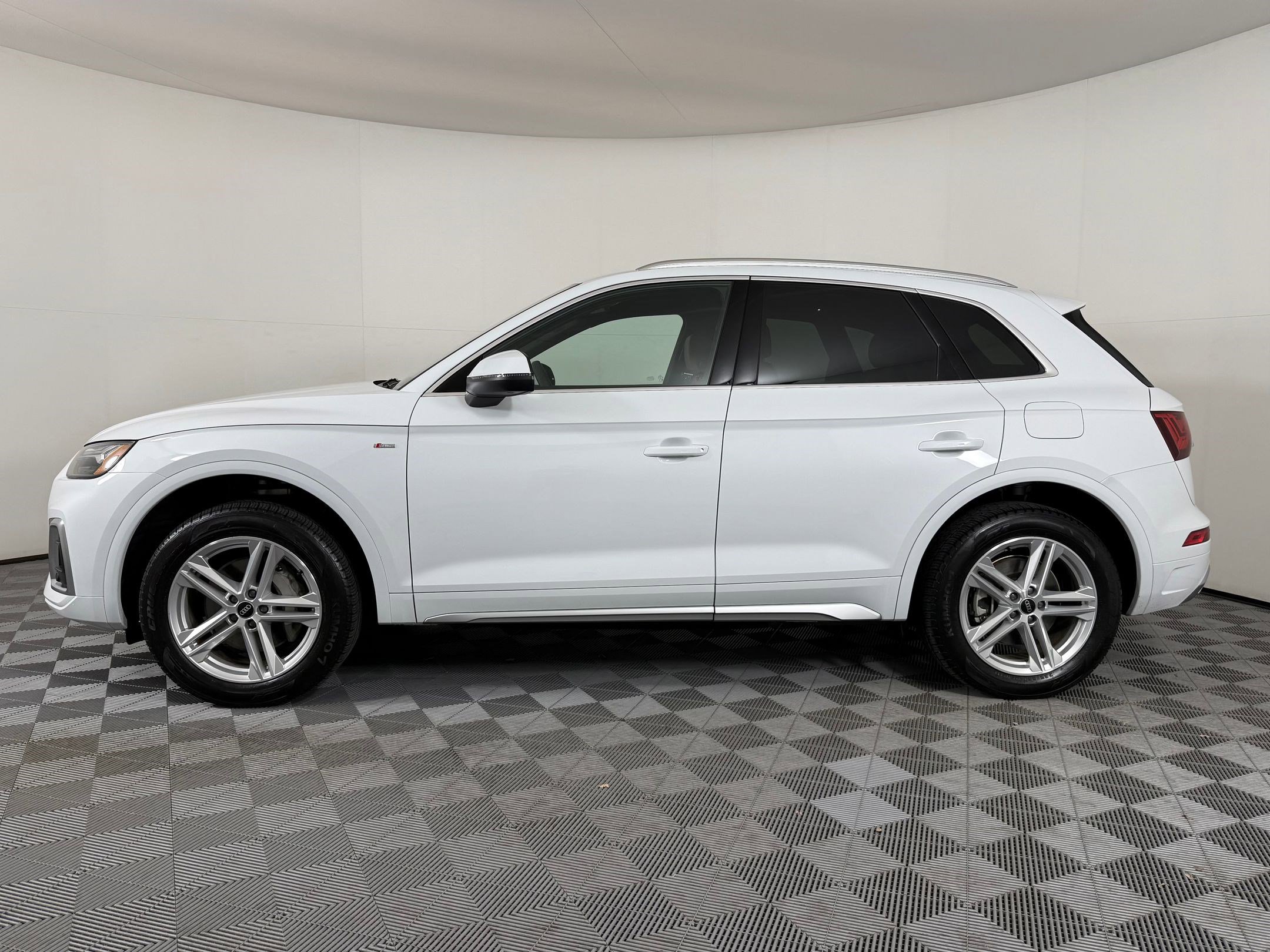 2025 Audi Q5 S line Premium Plus photo 2