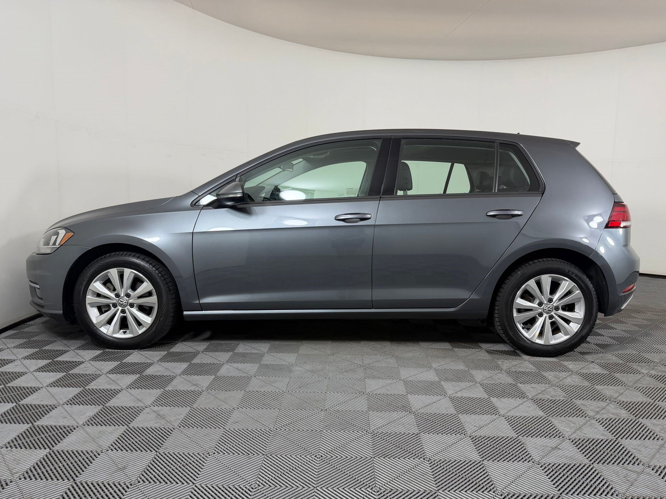 2019 Volkswagen Golf SE Hatchback