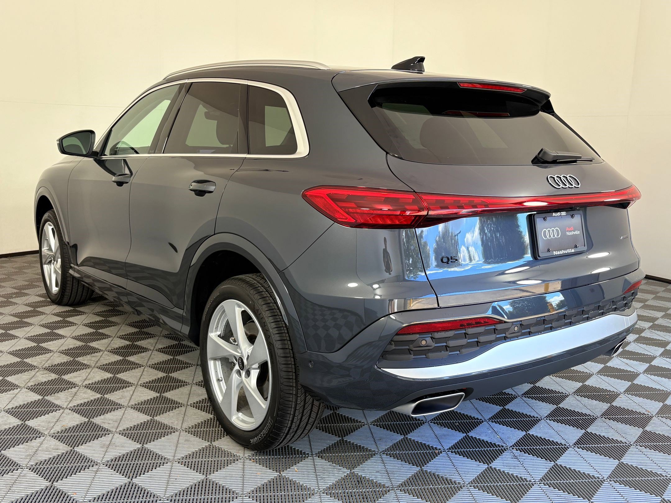 2025 Audi Q5 2.0T Premium Plus photo 3