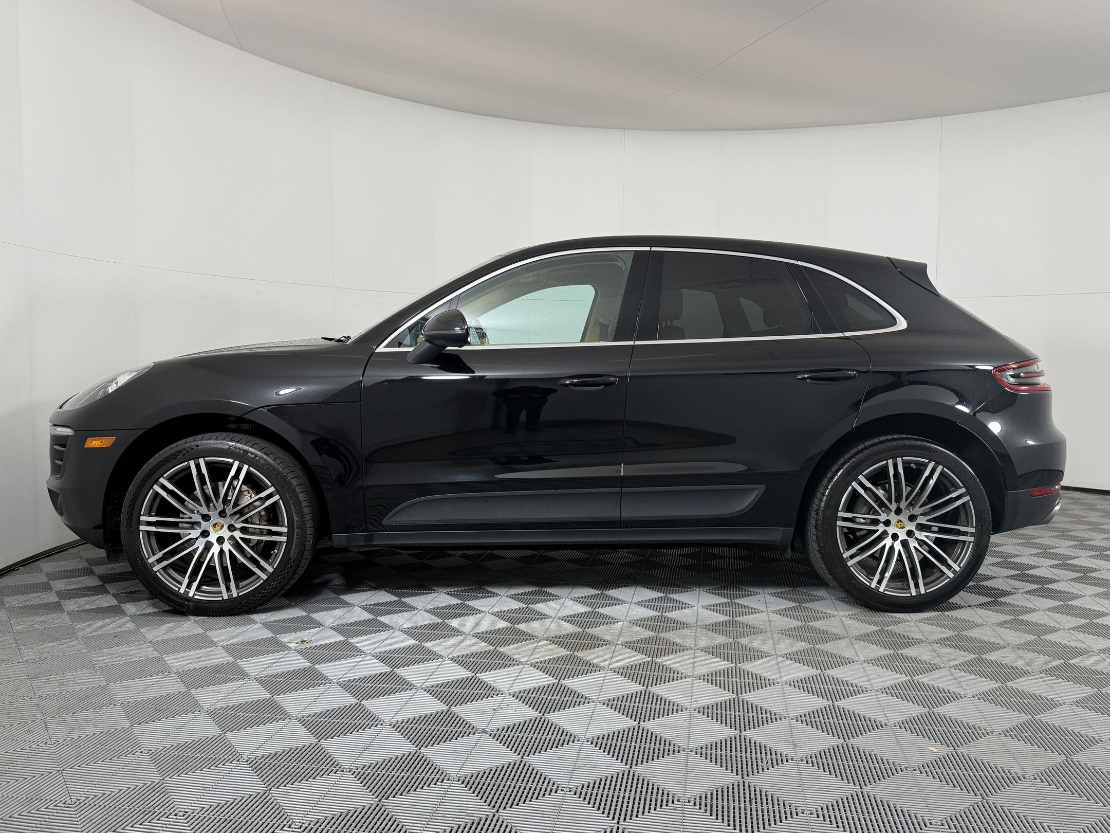 2016 Porsche Macan S photo 2