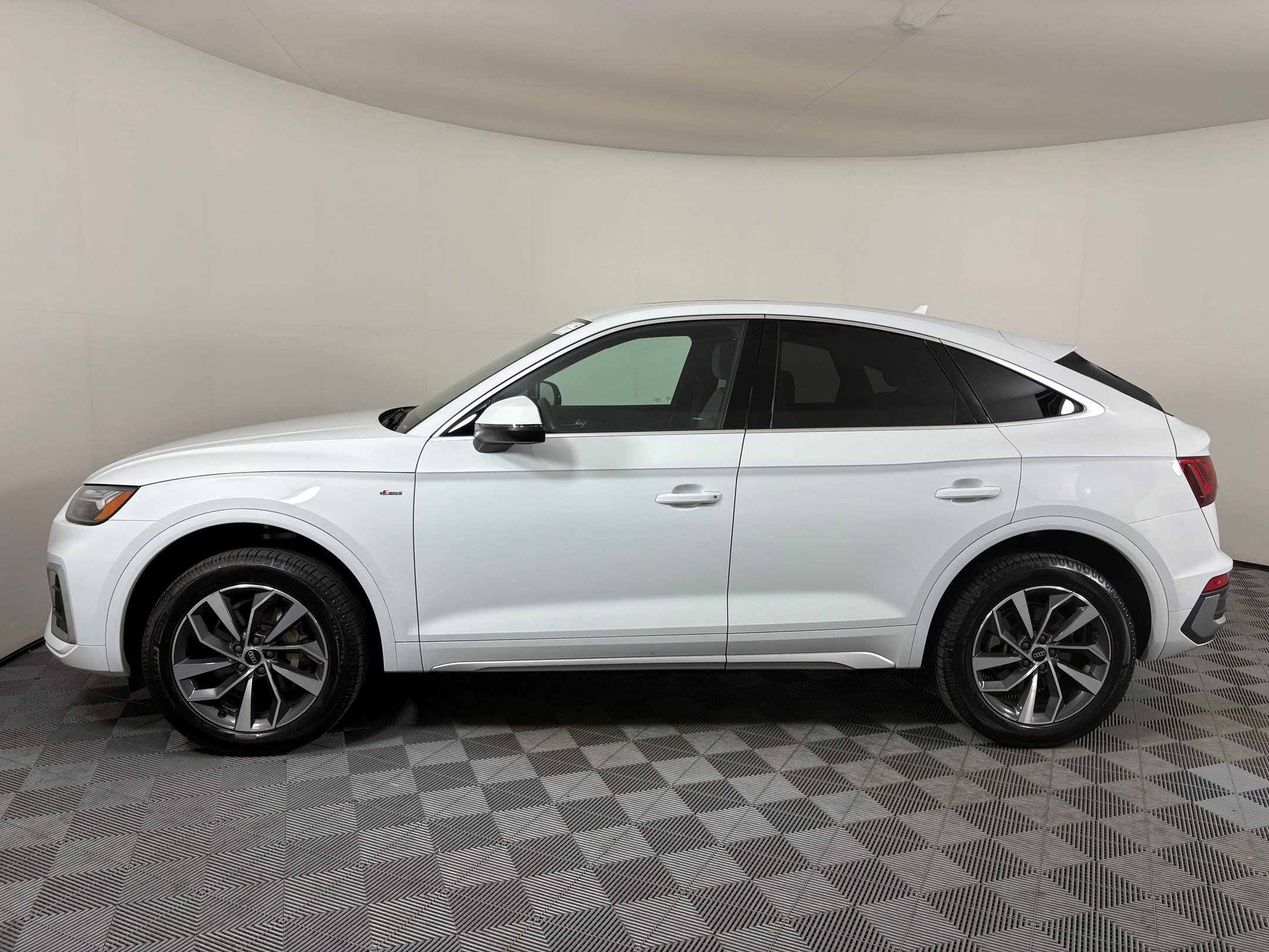 2023 Audi Q5 Sportback S line Premium Plus photo 2
