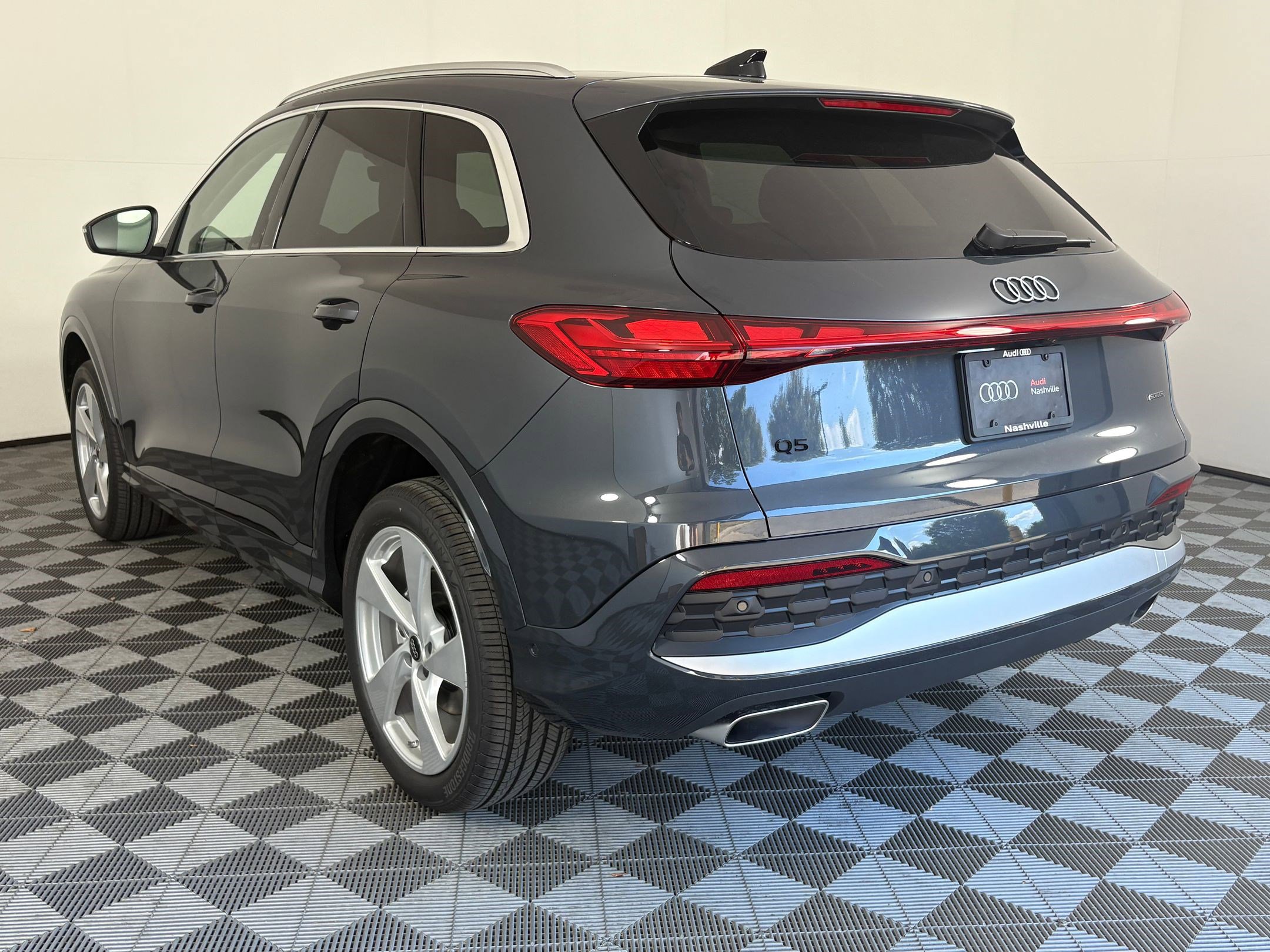 2025 Audi Q5 2.0T Prestige photo 3