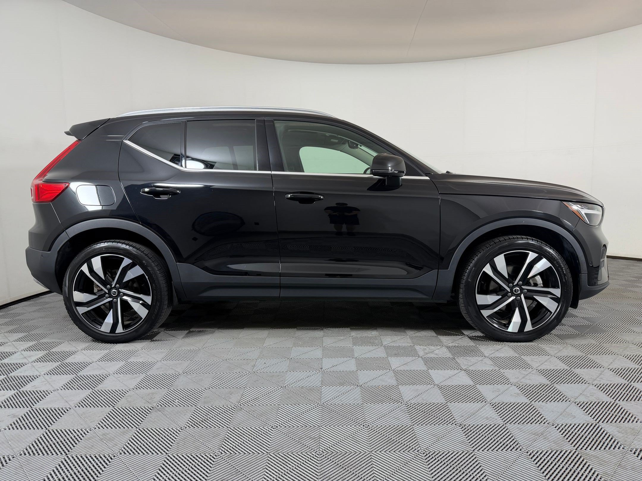 XC40 Plus Bright Theme SUV