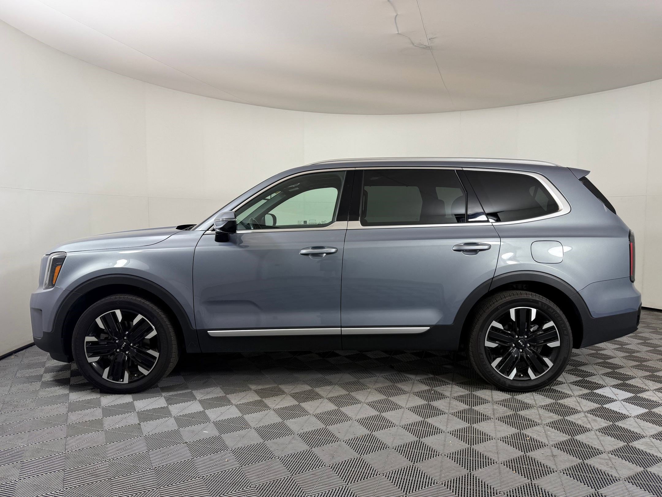 2024 Kia Telluride SX photo 2