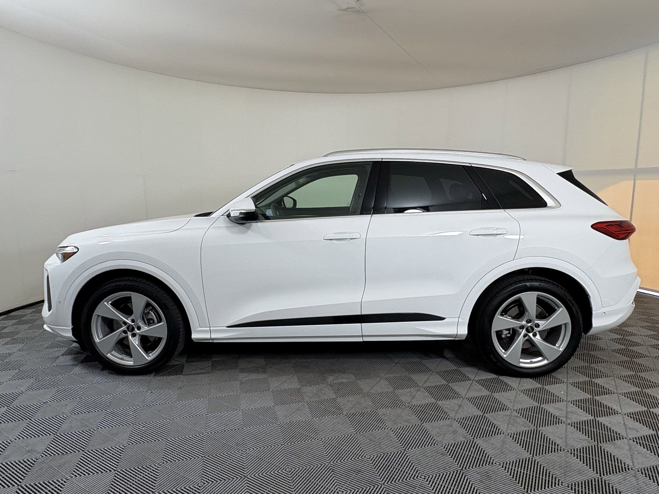 2025 Audi Q5 2.0T Prestige photo 2