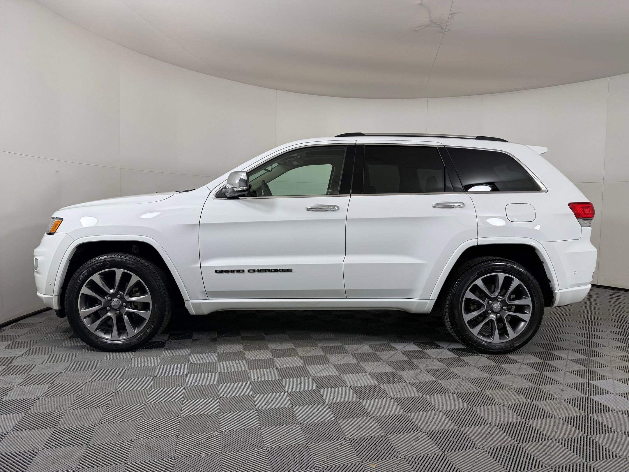 Used 2017 Jeep Grand Cherokee Overland with VIN 1C4RJFCG9HC615849 for sale in Brentwood, TN