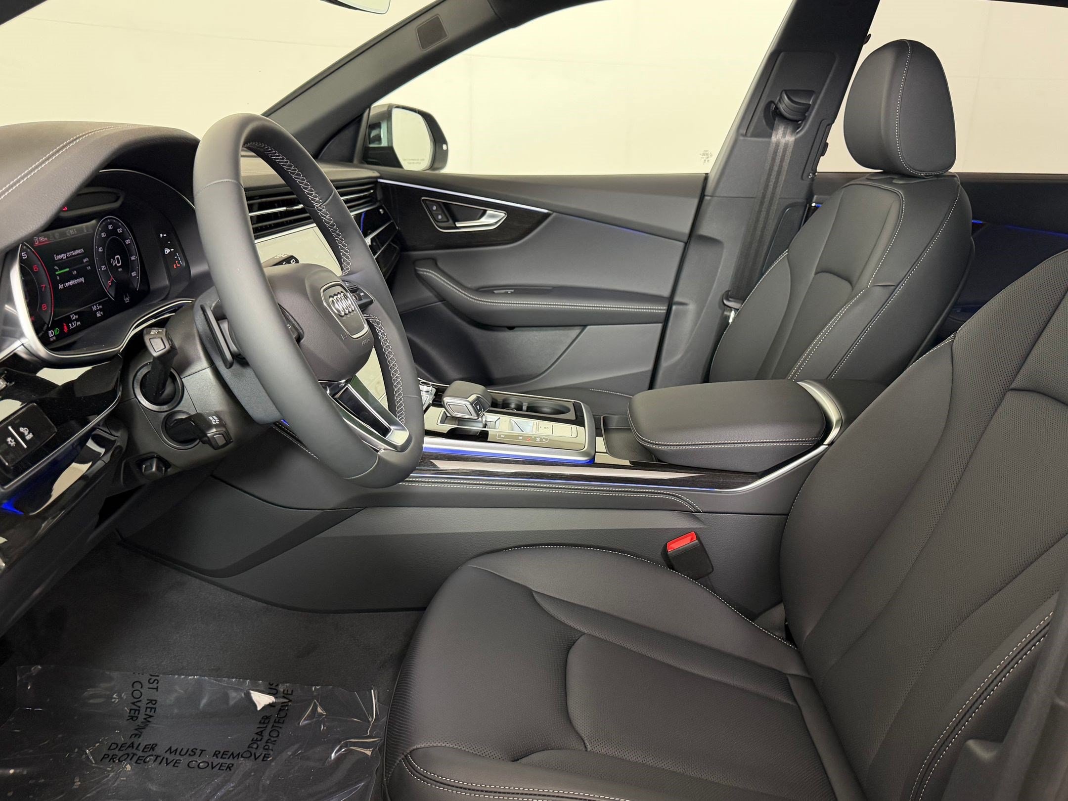 Q8 Premium Plus SUV
