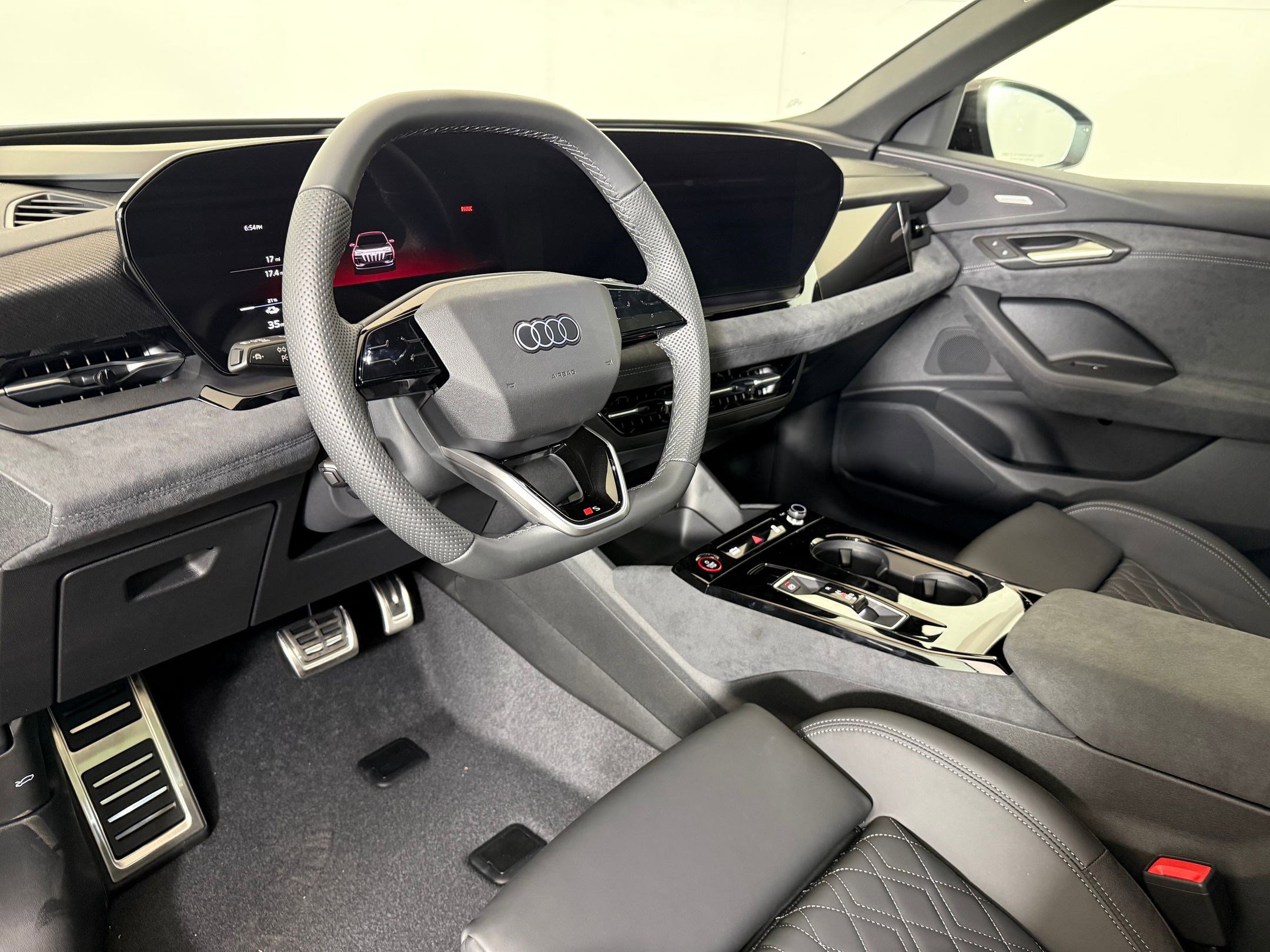 2025 Audi SQ6 photo 4