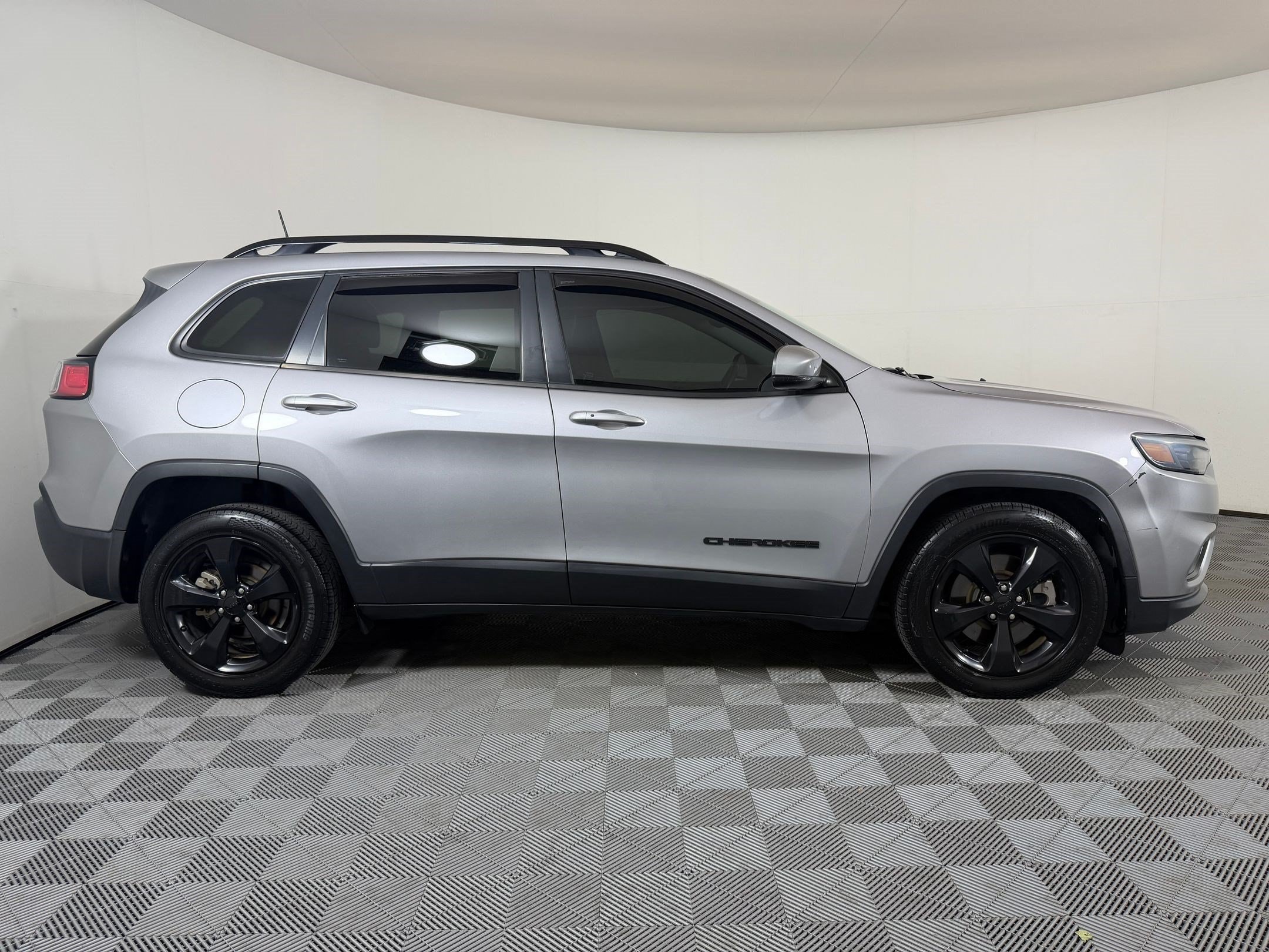 Cherokee Altitude SUV