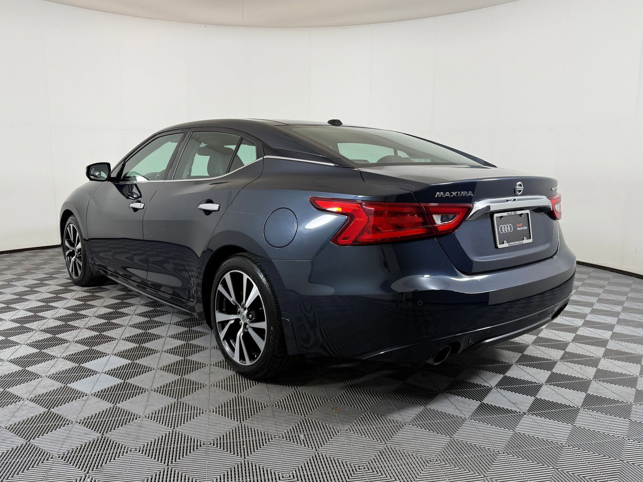 2016 Nissan Maxima Platinum photo 3