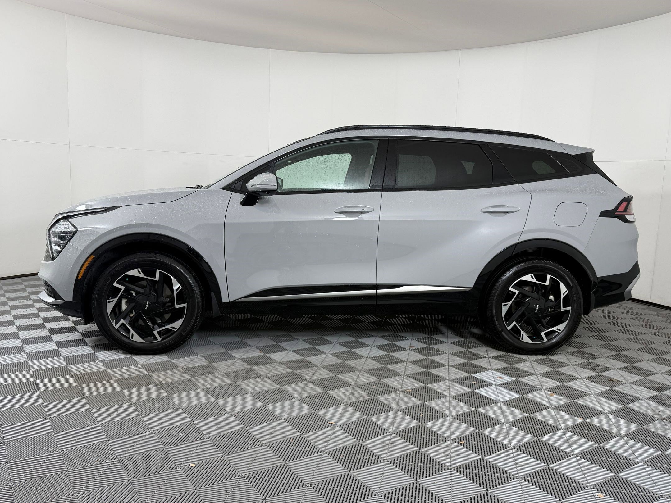 2024 Kia Sportage photo 2