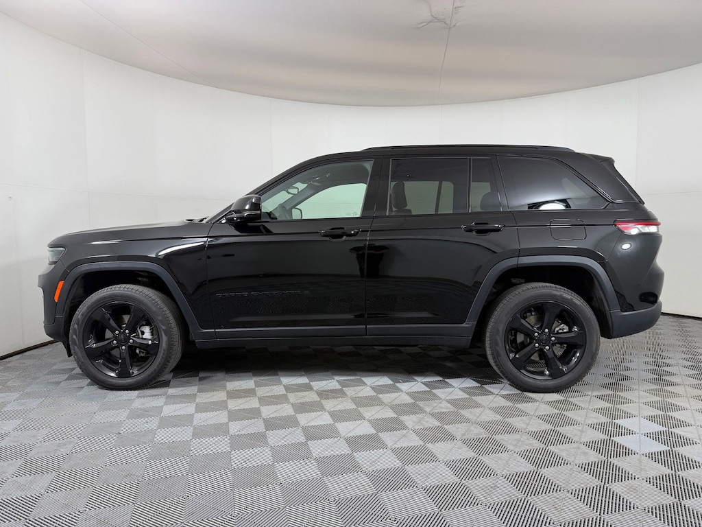 Used 2024 Jeep Grand Cherokee Limited SUV