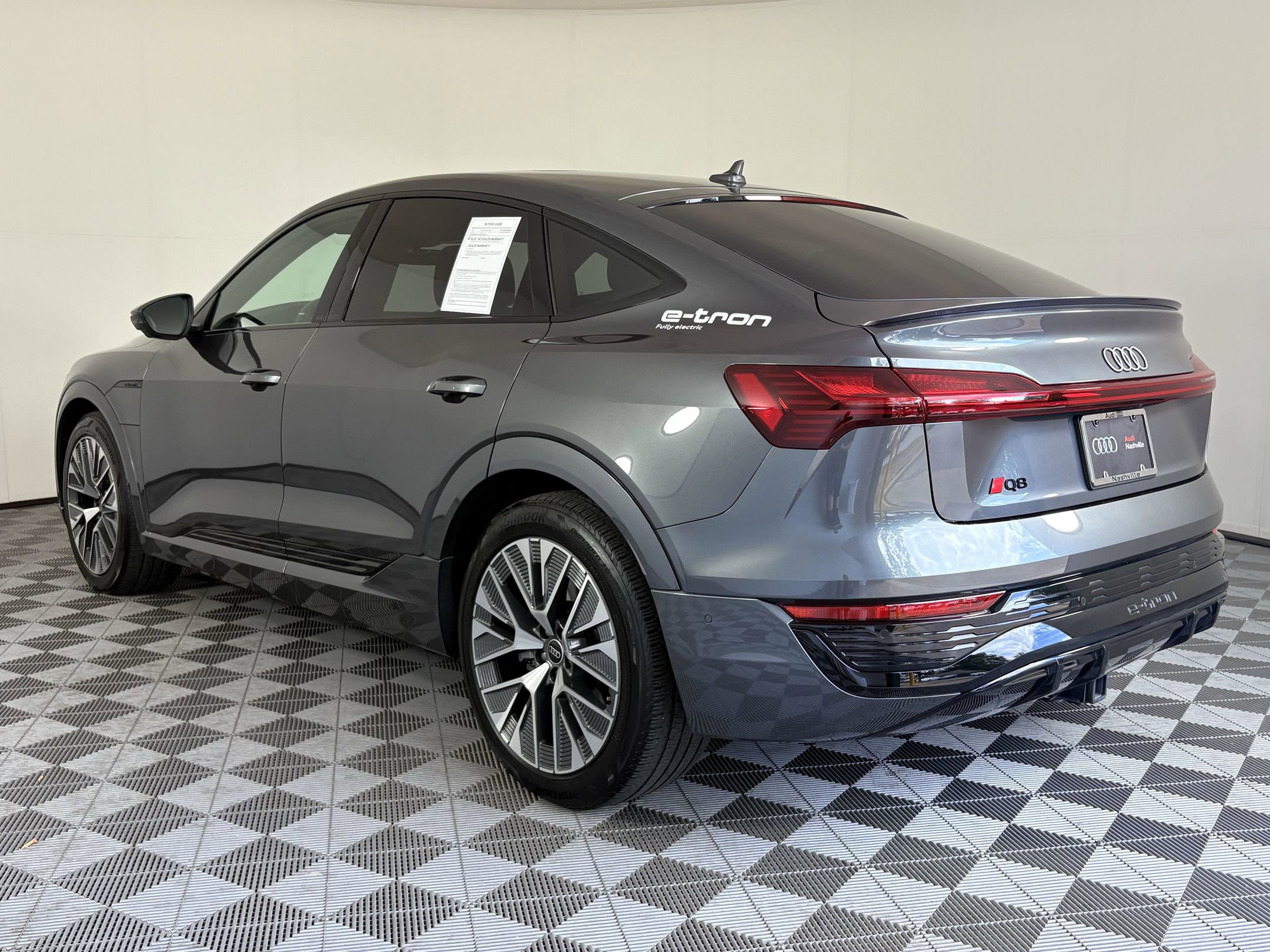2024 Audi Q8 E-tron line Premium Plus photo 3