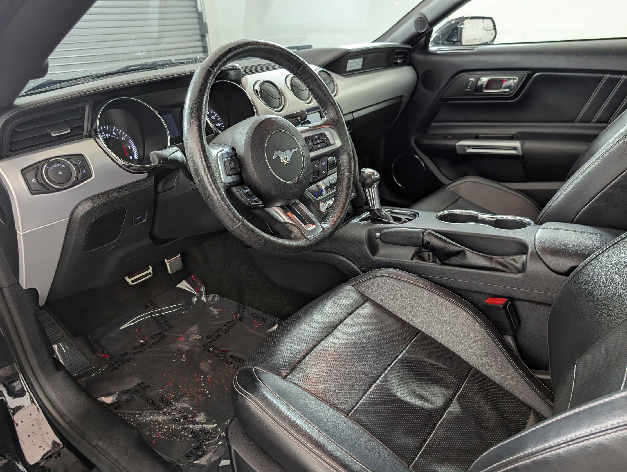 2017 Ford Mustang EcoBoost Premium photo 4