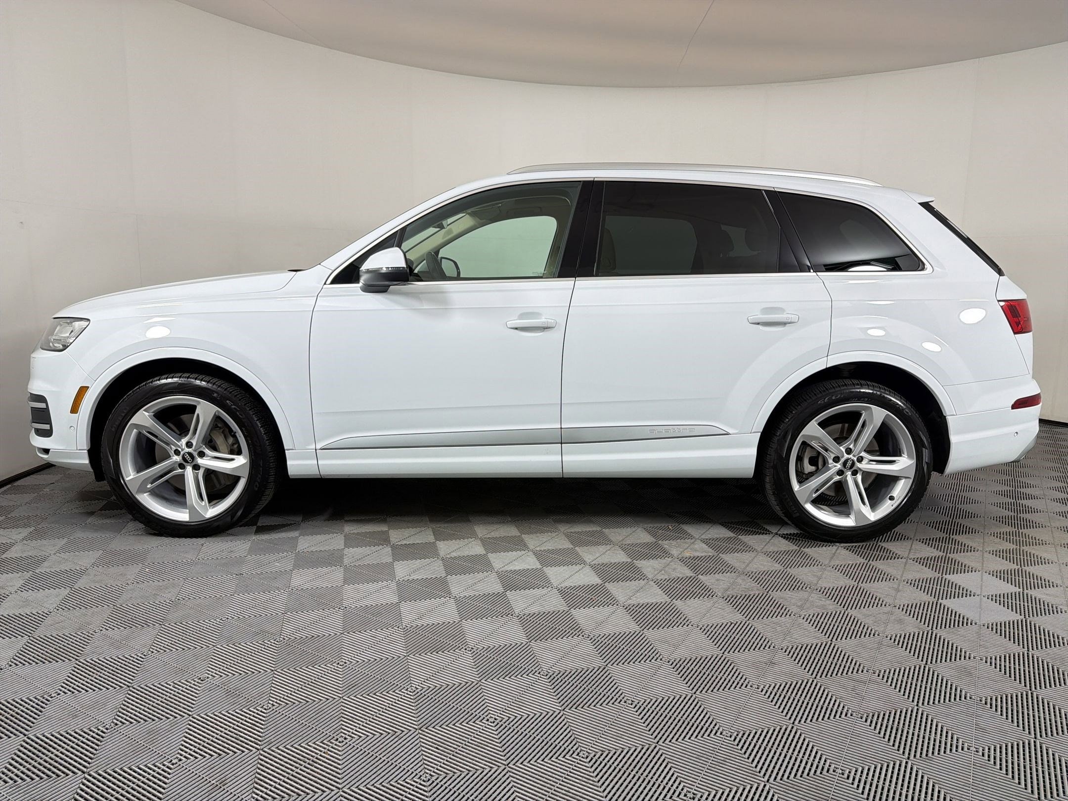 Used 2019 Audi Q7 Prestige with VIN WA1VAAF78KD019155 for sale in Brentwood, TN