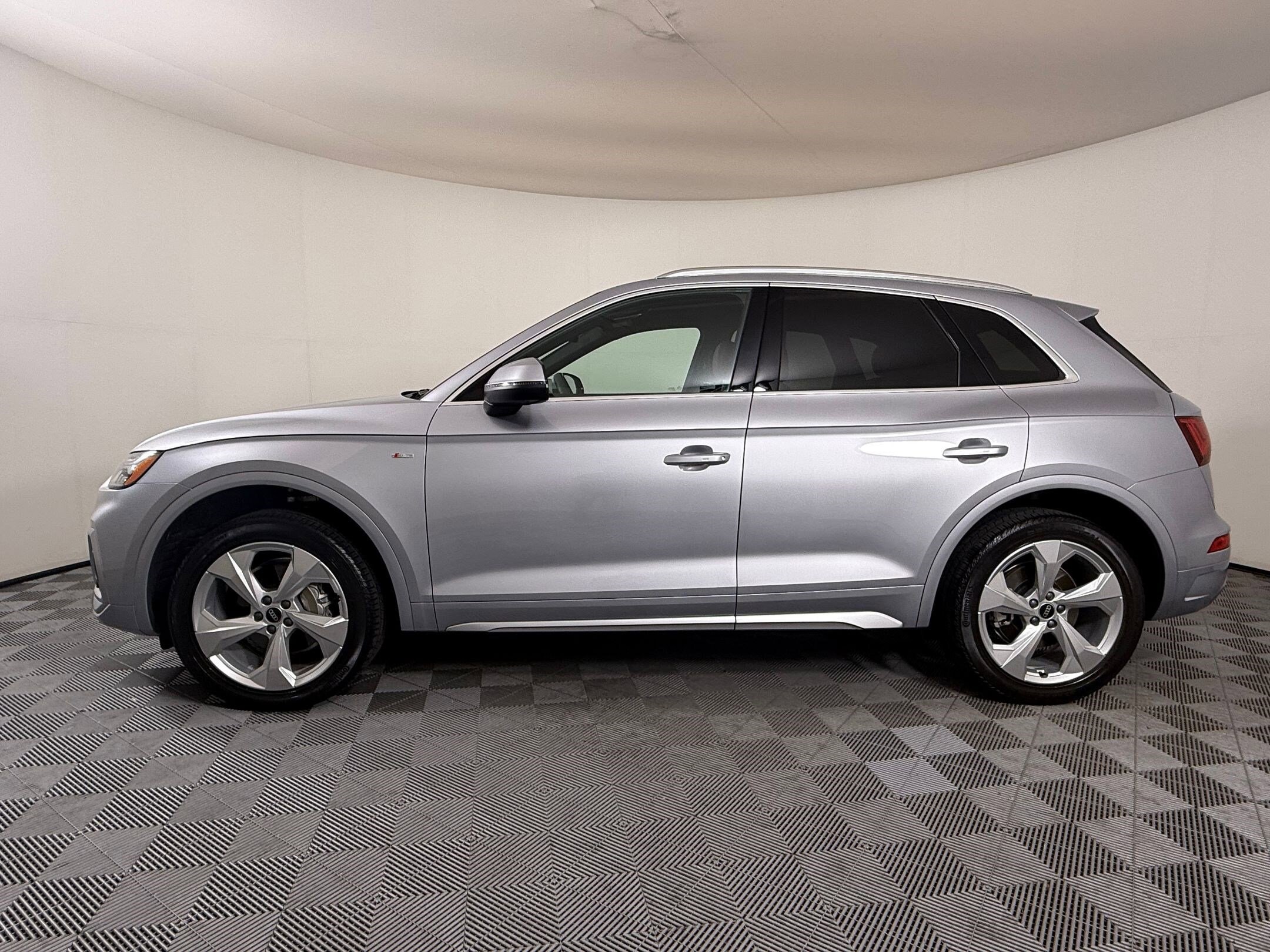 2022 Audi Q5 S line Premium Plus photo 2