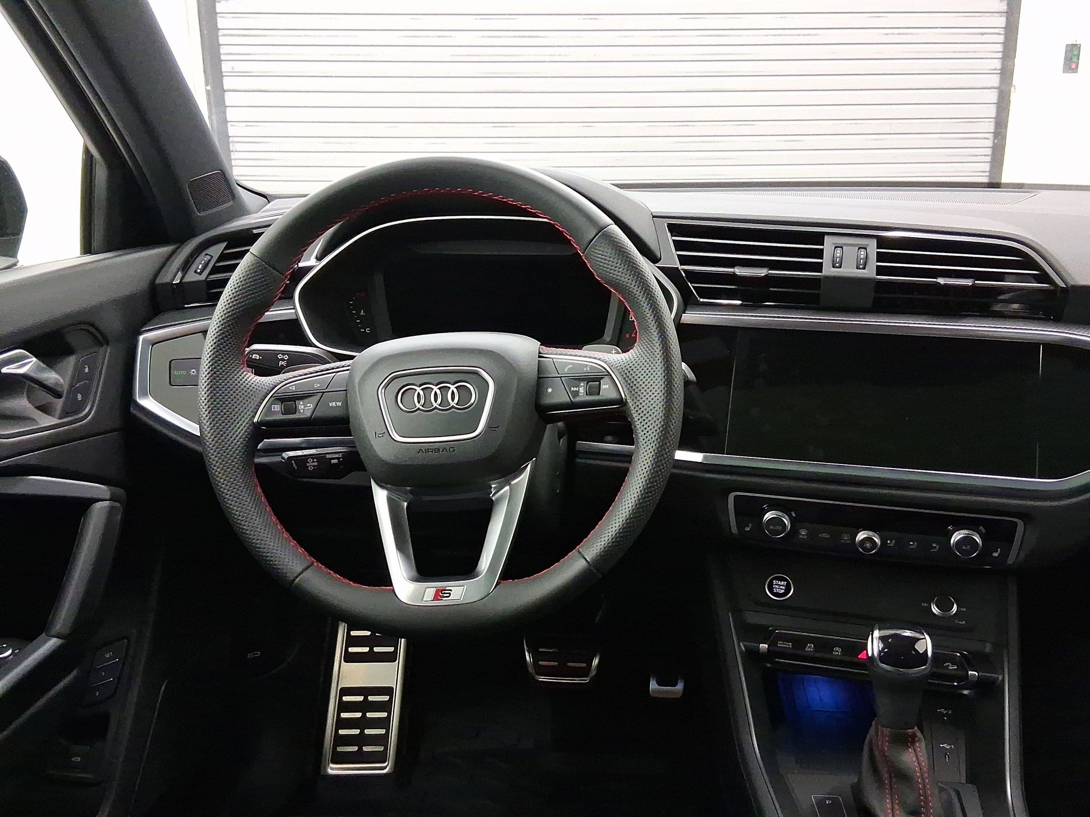 2025 Audi Q3 45 TFSI S line Premium Plus photo 4