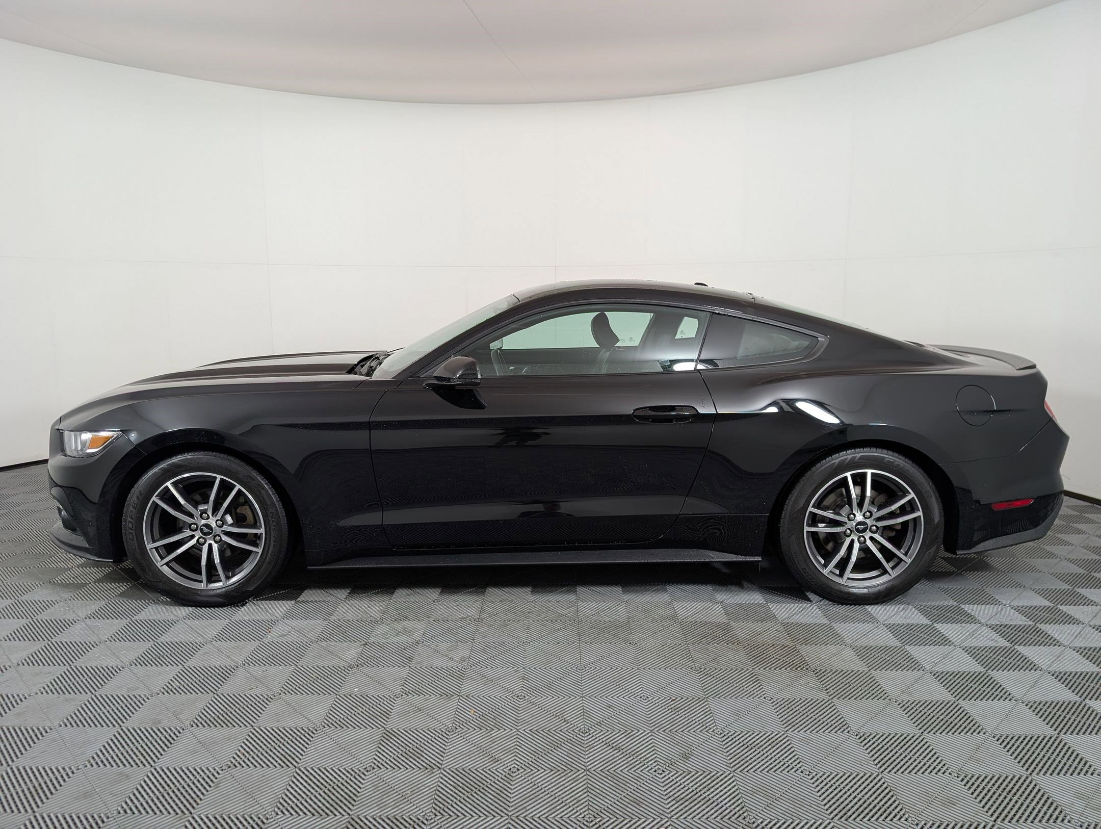2017 Ford Mustang EcoBoost Premium photo 2
