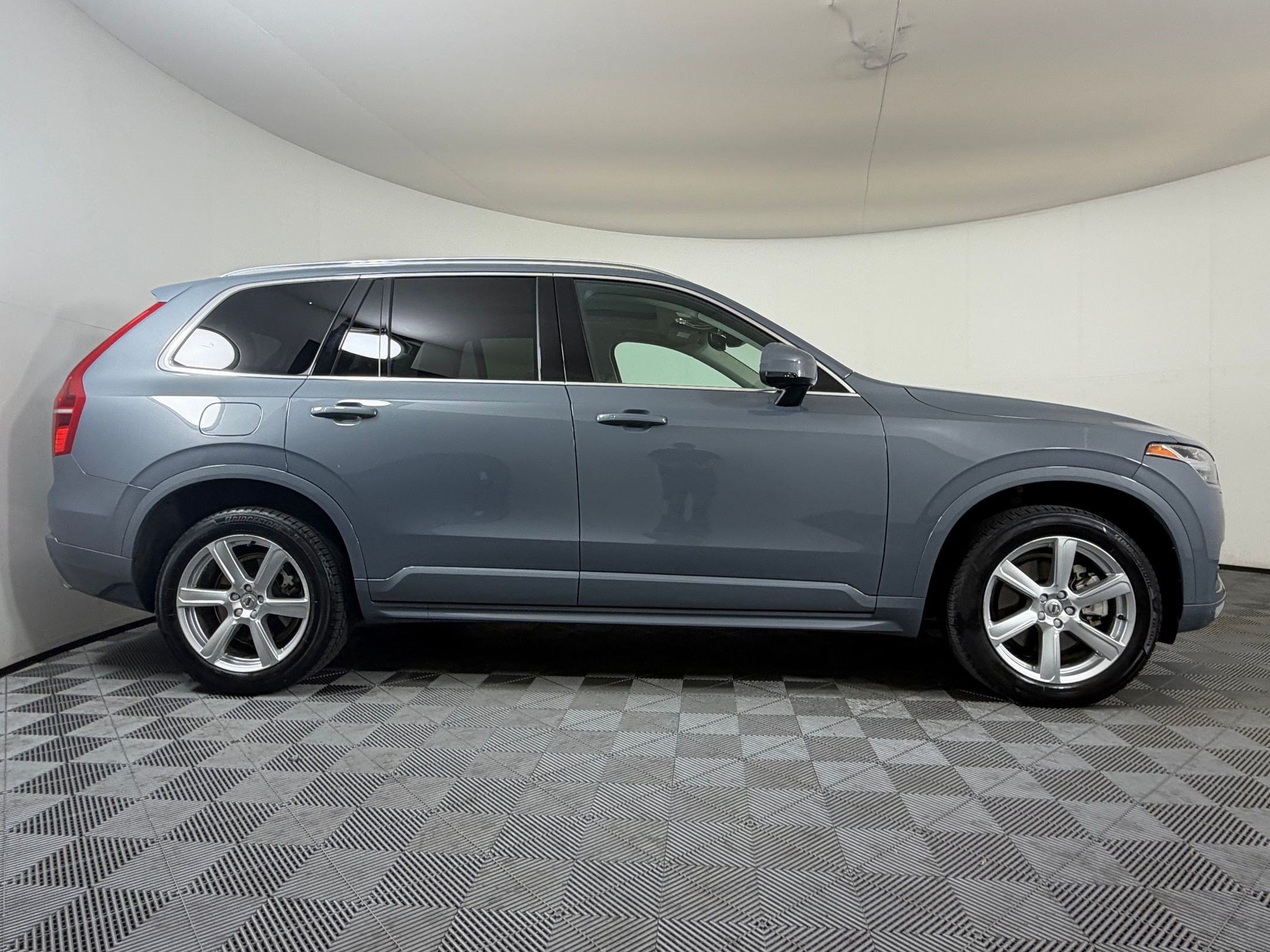 2021 Volvo XC90 Momentum SUV