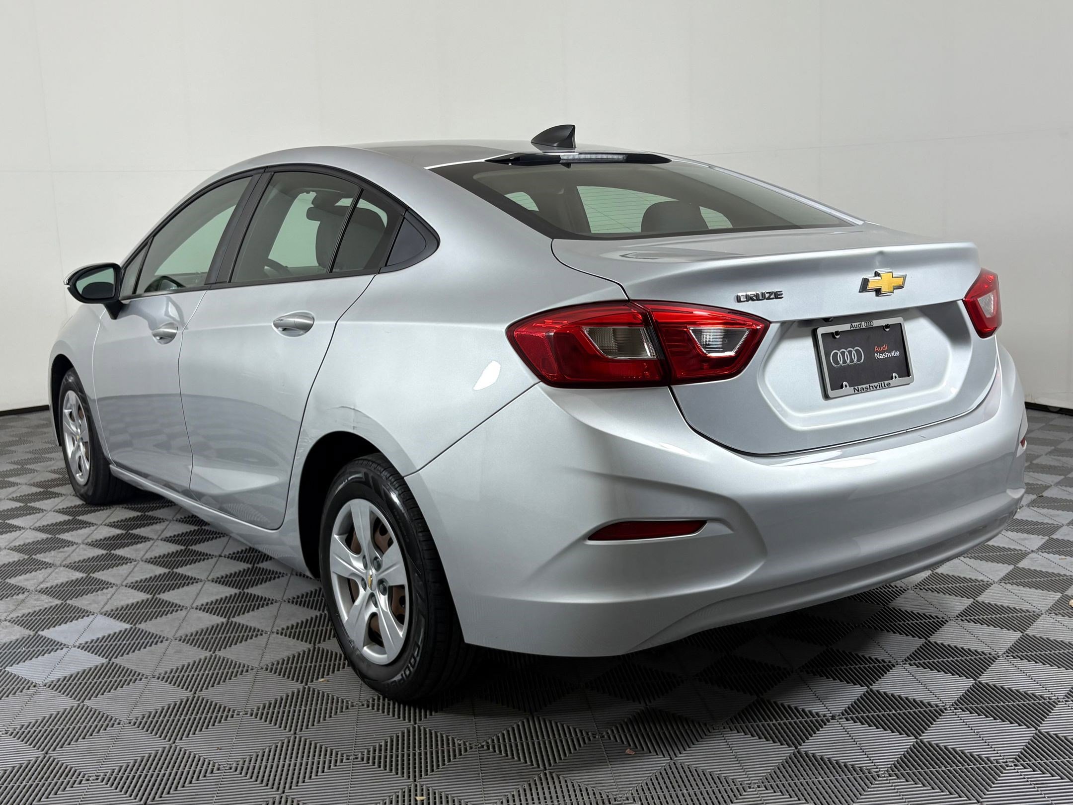 2018 Chevrolet Cruze LS photo 3