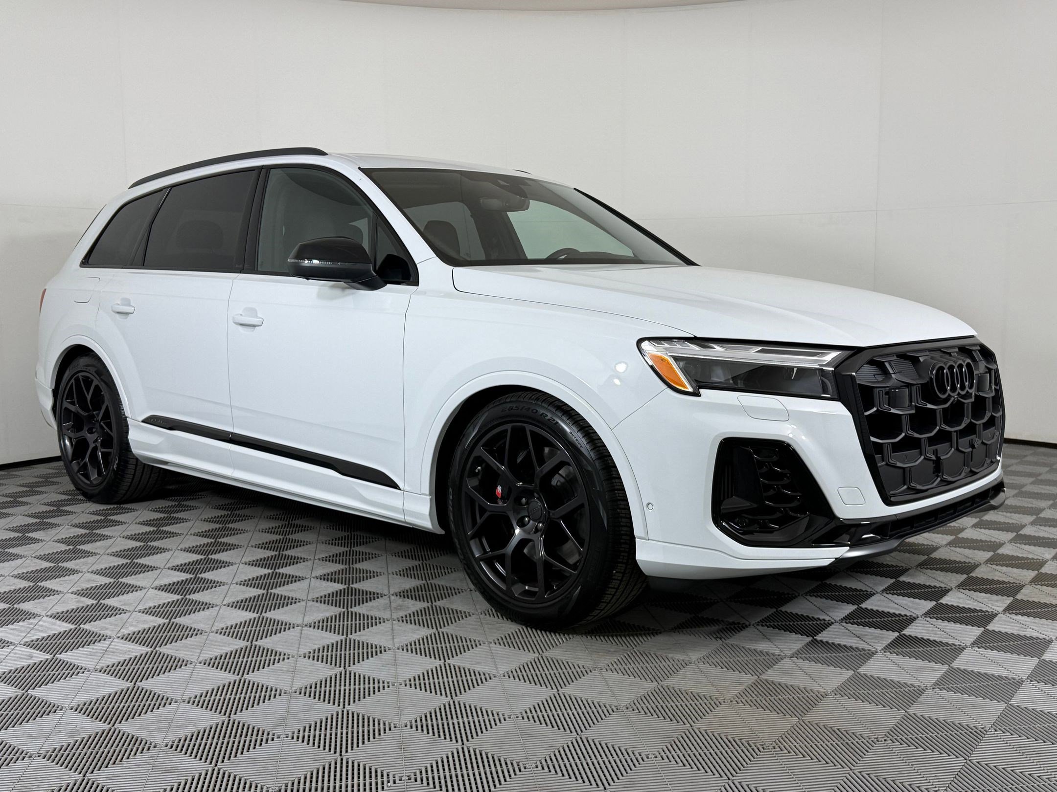 SQ7 Premium Plus SUV