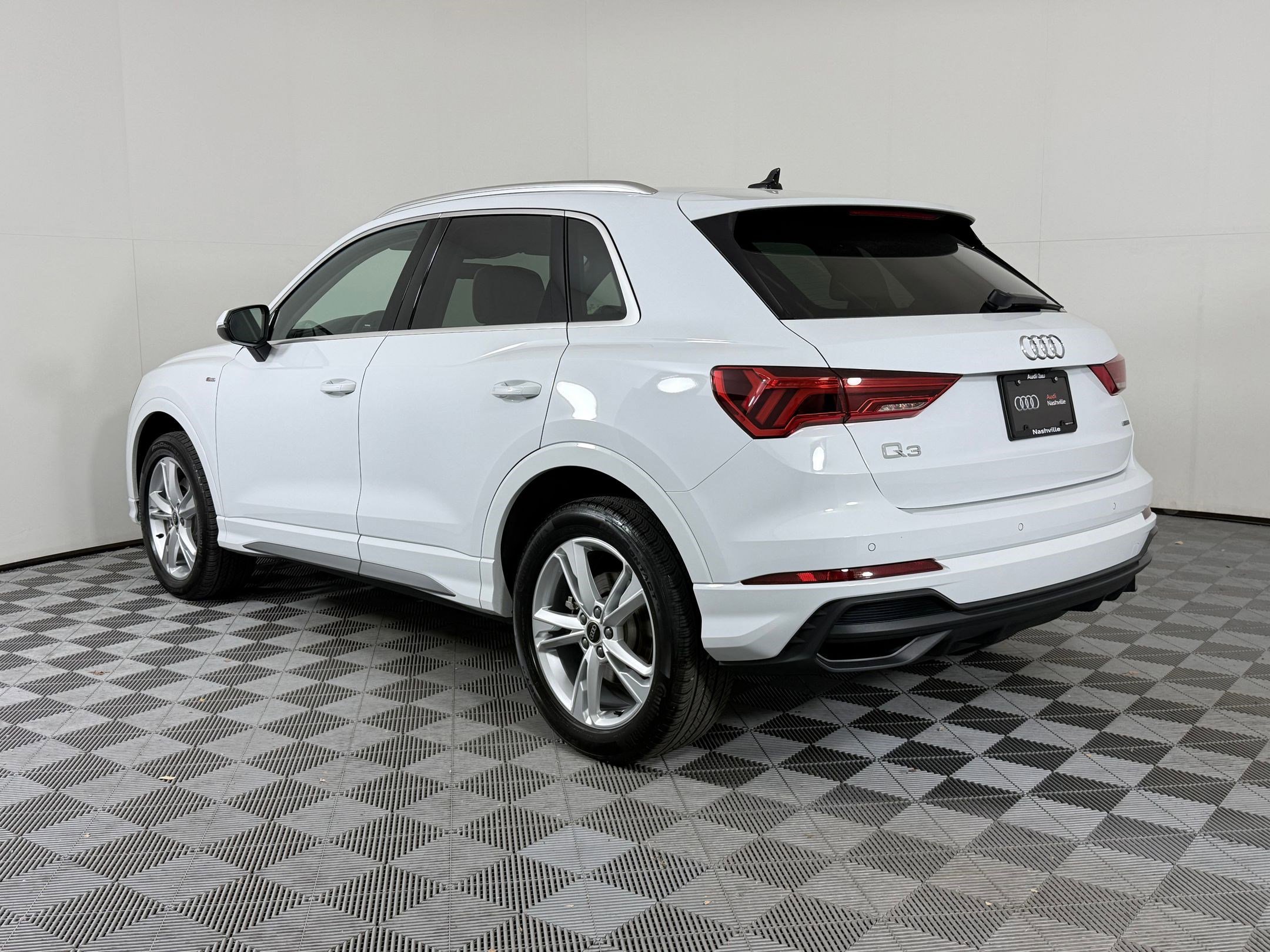 2024 Audi Q3 S line Premium photo 3