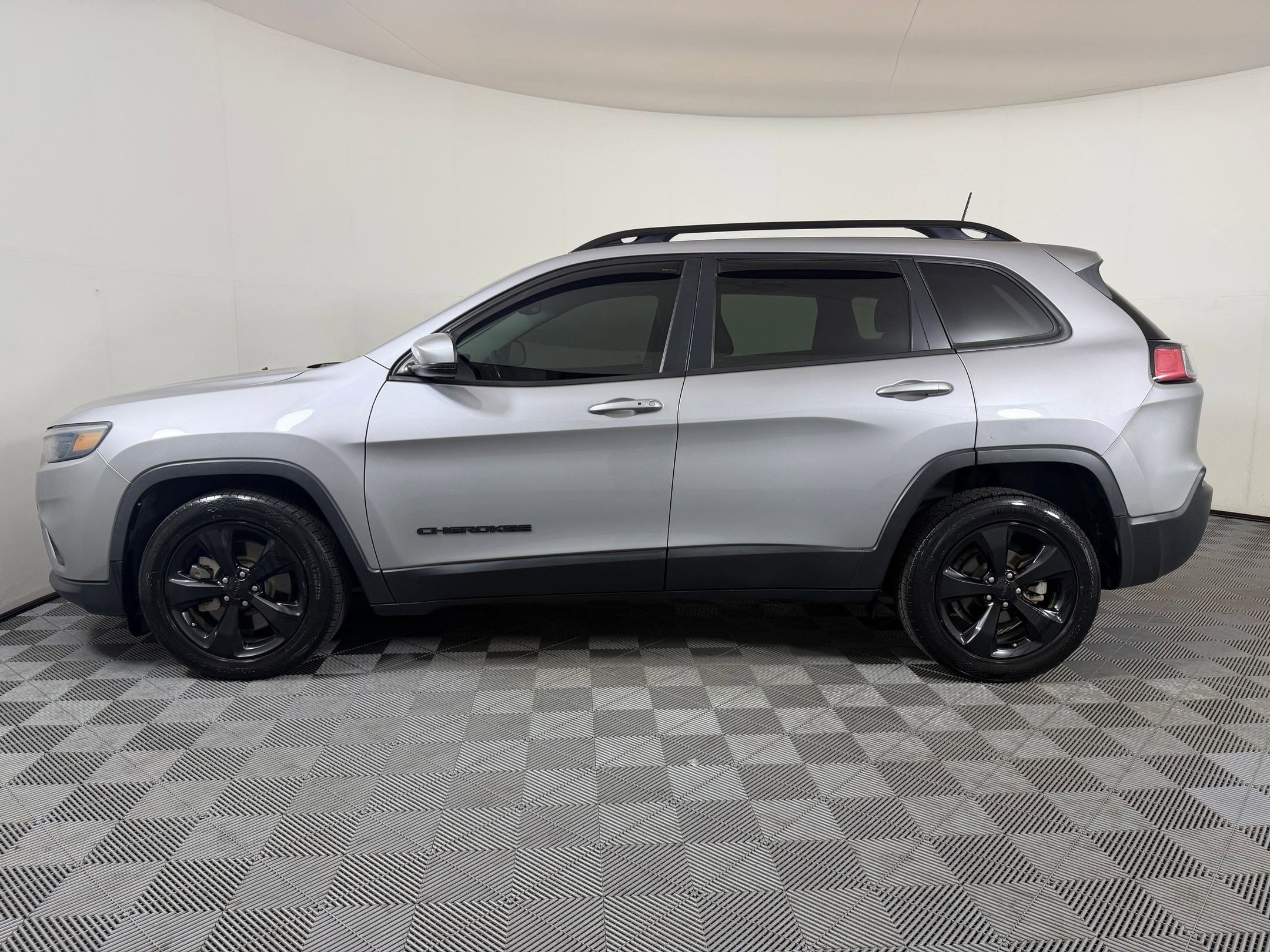 Cherokee Altitude SUV
