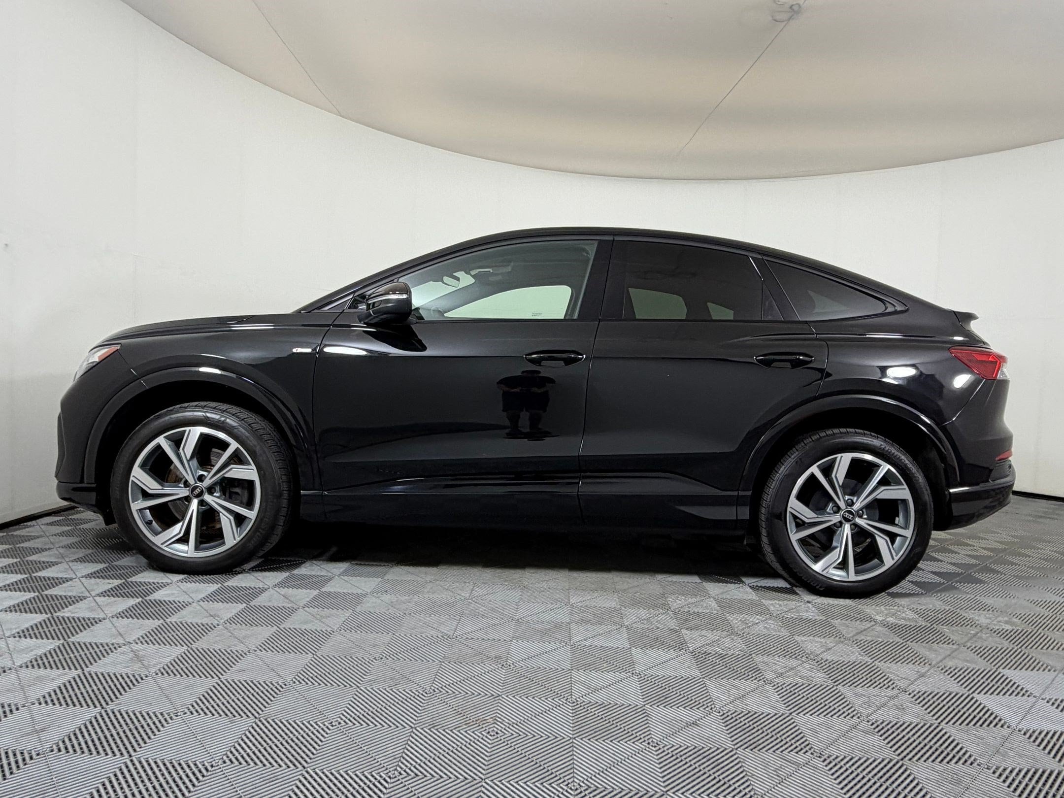 Q4 E-tron Sportback Premium SUV