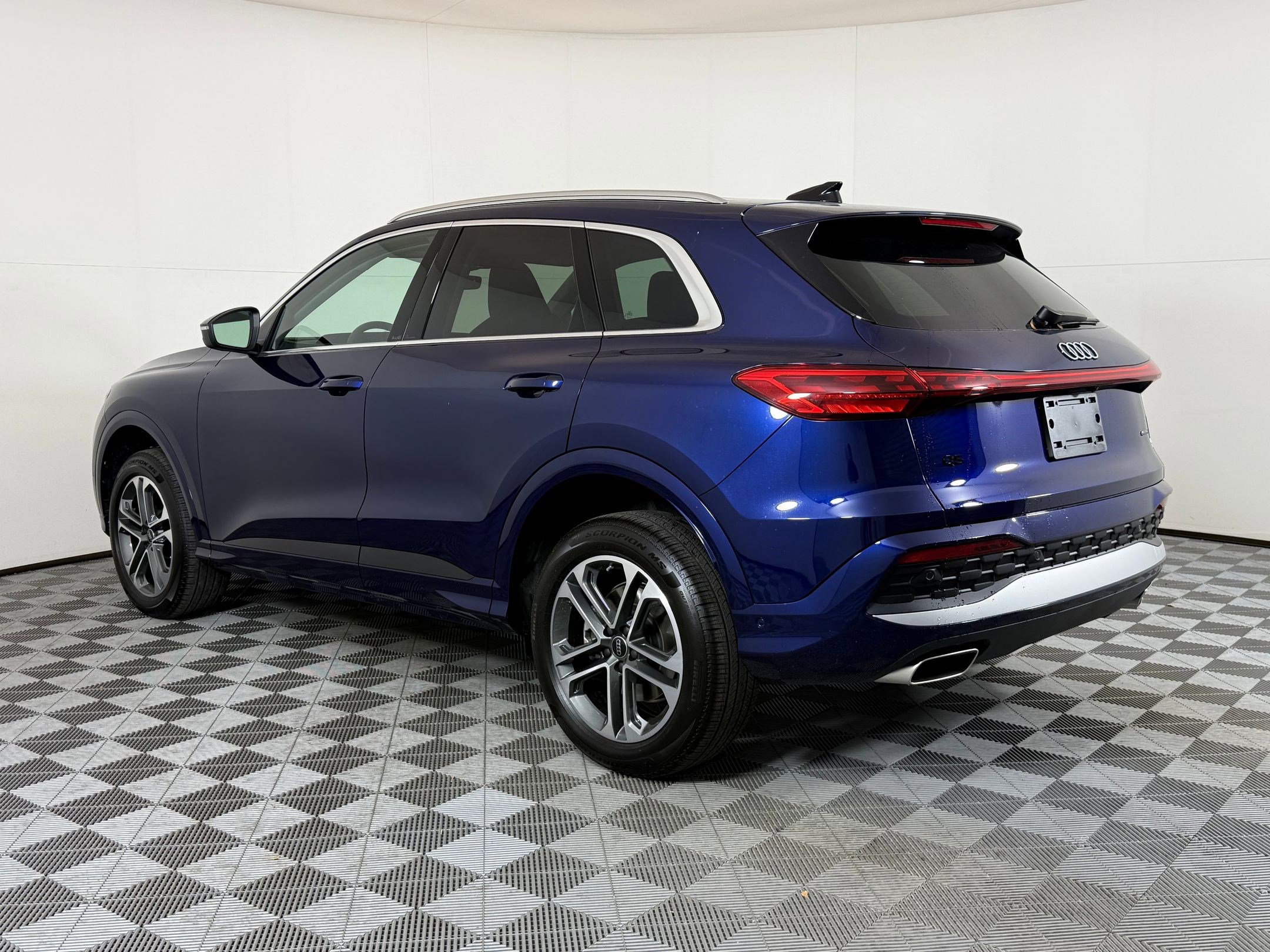 2025 Audi Q5 2.0T Premium Plus photo 3