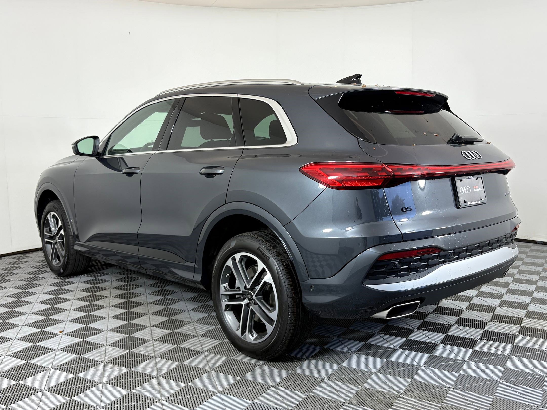 2025 Audi Q5 2.0T Premium Plus photo 3
